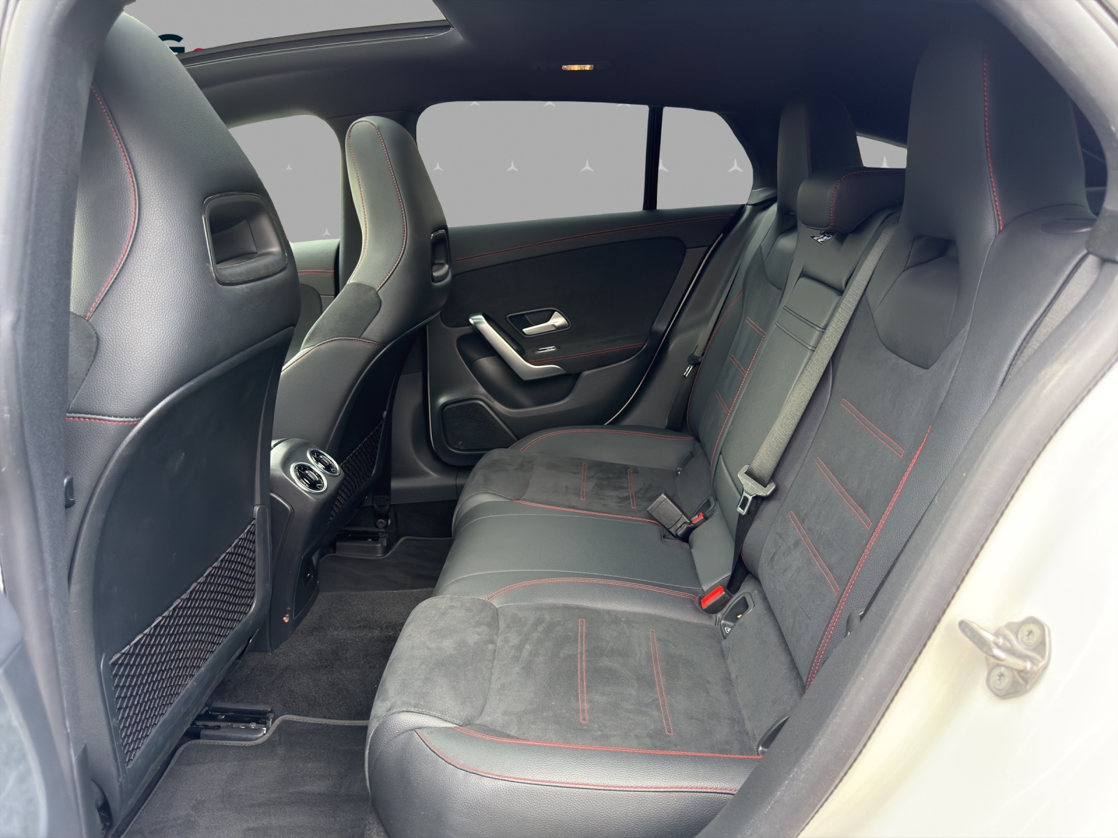 MERCEDES-BENZ CLA Shooting Brake 220 d 4Matic Swiss Star-image-13