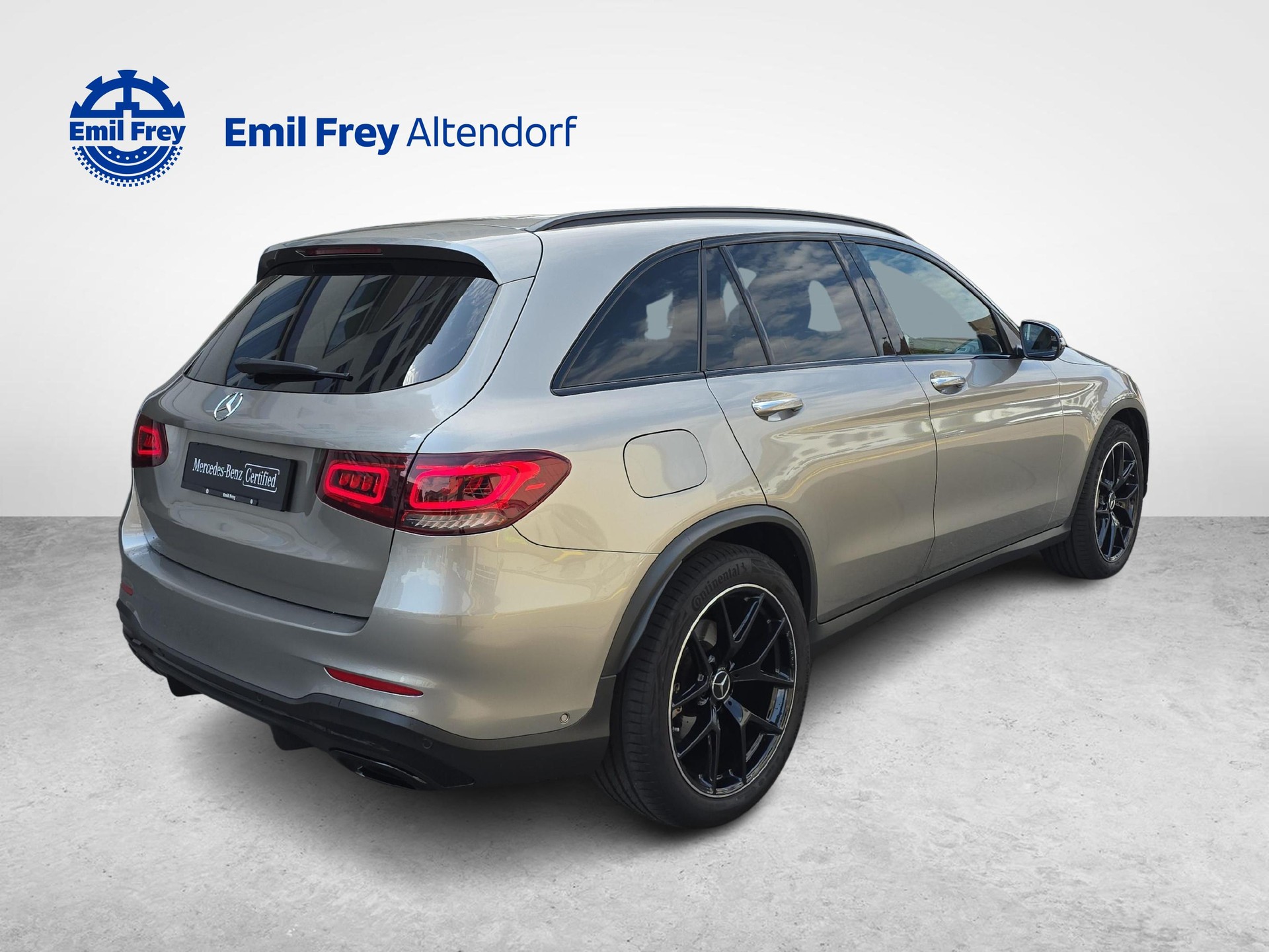 MERCEDES-BENZ GLC 300 d AMG Line 4m-image-4