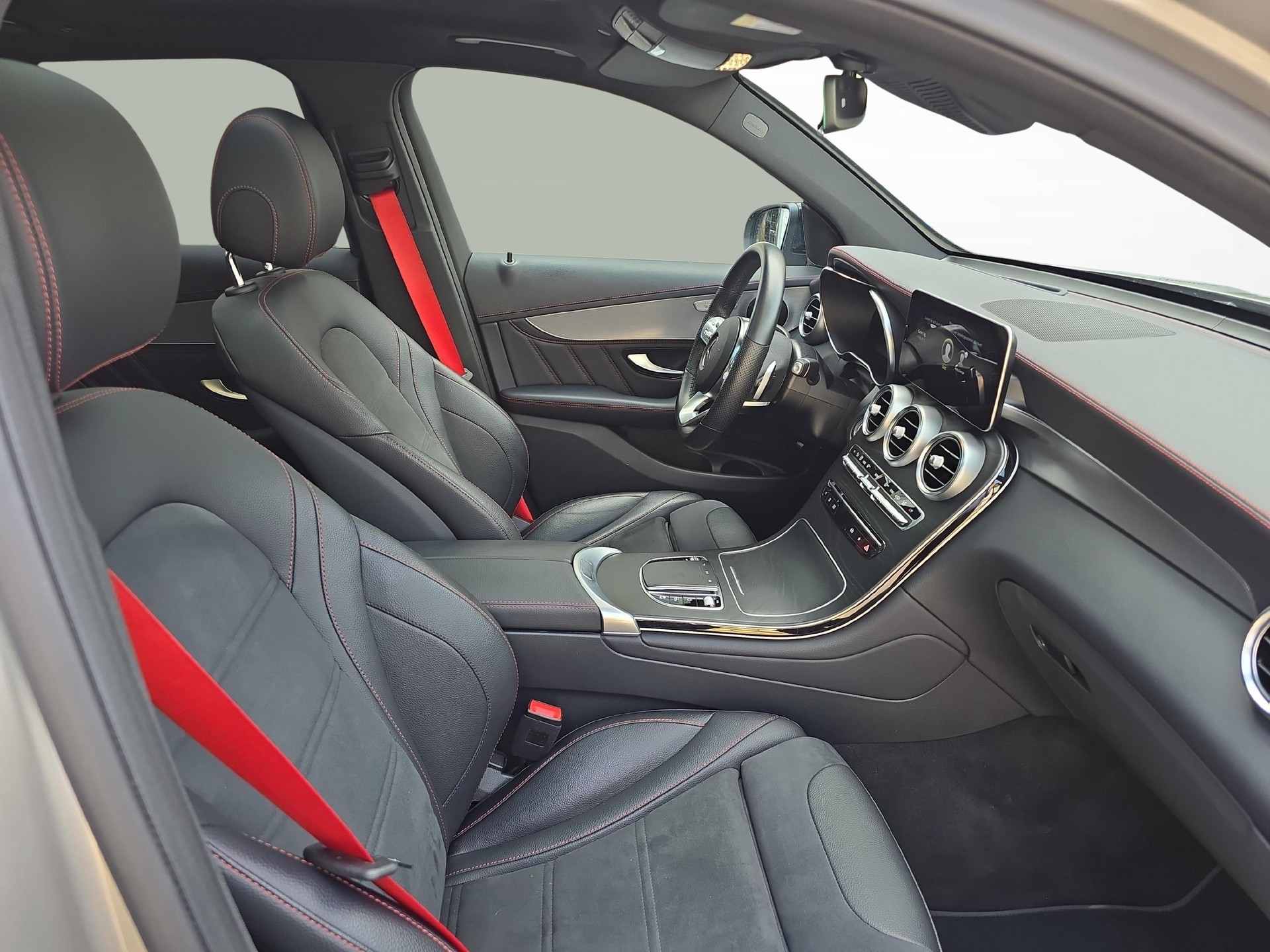 MERCEDES-BENZ GLC 300 d AMG Line 4m-image-9