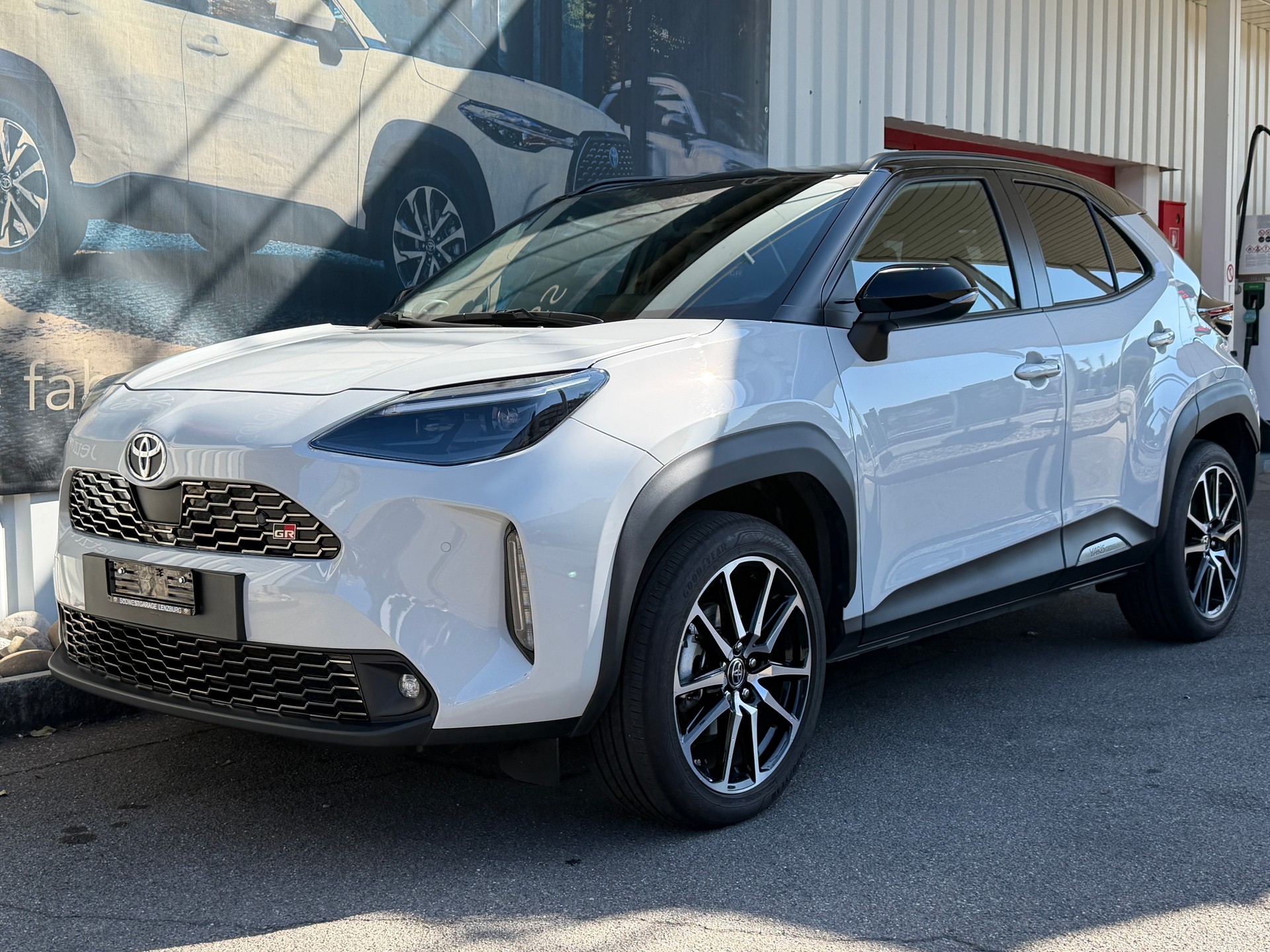 TOYOTA Yaris Cross 1.5 GR Sport e-CVT-showroom-element-2