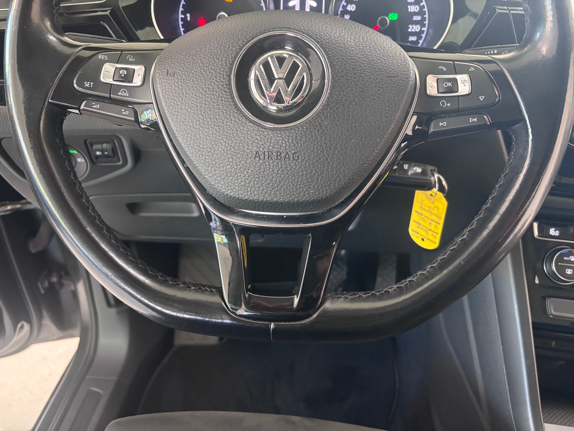 VW Touran 2.0 TDI BlueMotion Technology Highline DSG-image-12