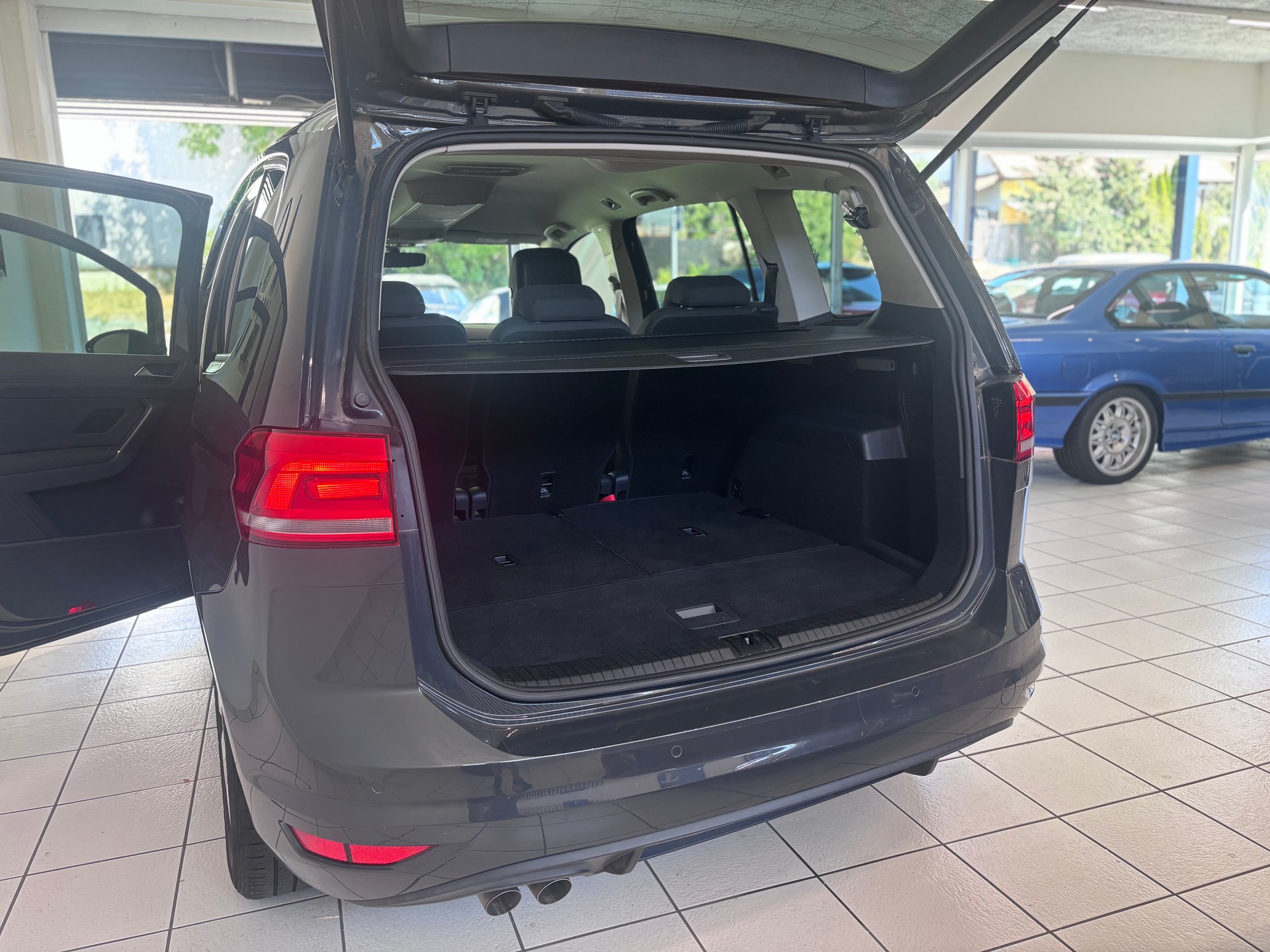 VW Touran 2.0 TDI BlueMotion Technology Highline DSG-image-11
