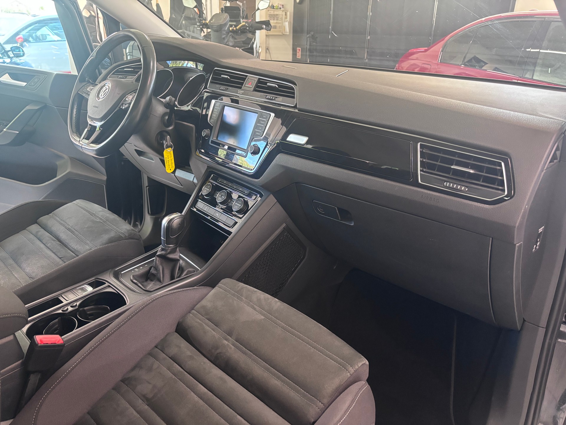 VW Touran 2.0 TDI BlueMotion Technology Highline DSG-image-6