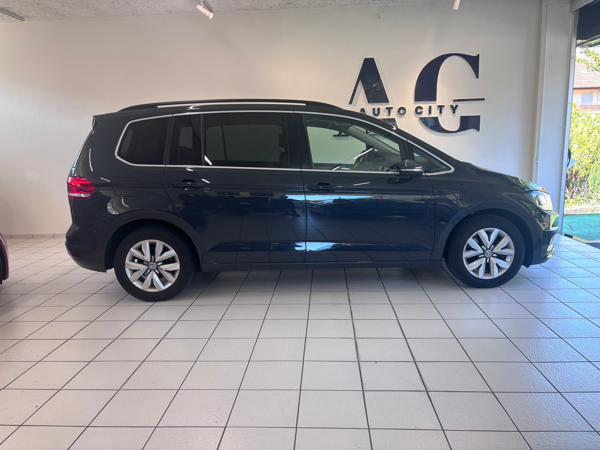 VW Touran 2.0 TDI BlueMotion Technology Highline DSG-image-1