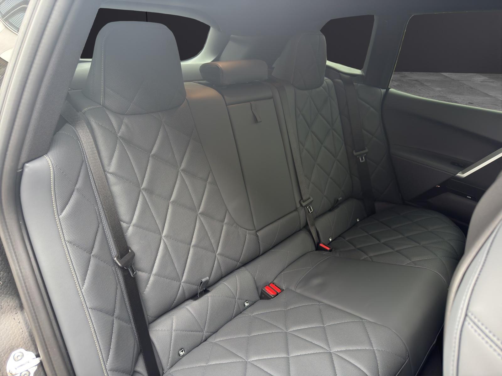 BMW iX xDrive60-image-12