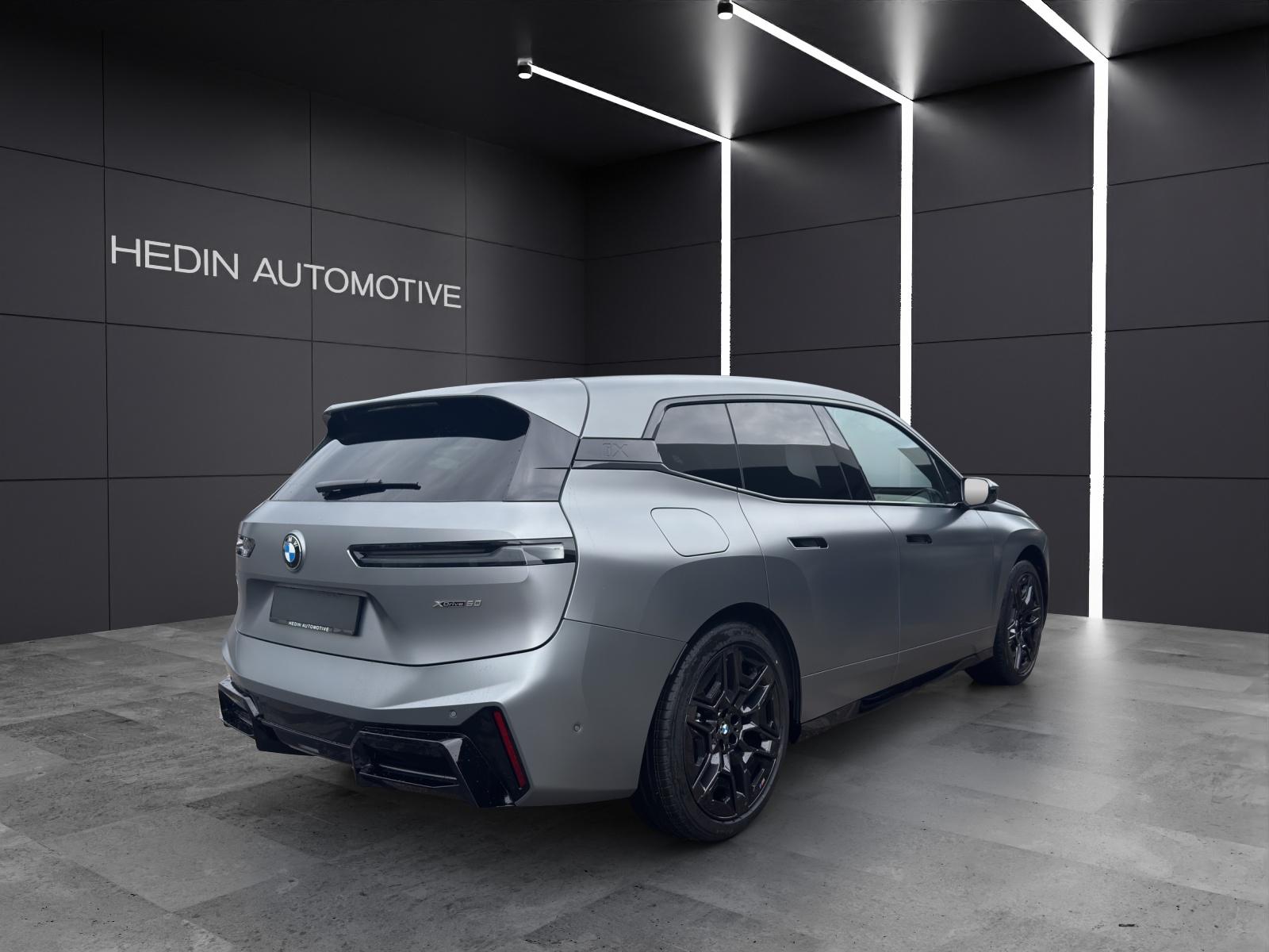 BMW iX xDrive60-image-9