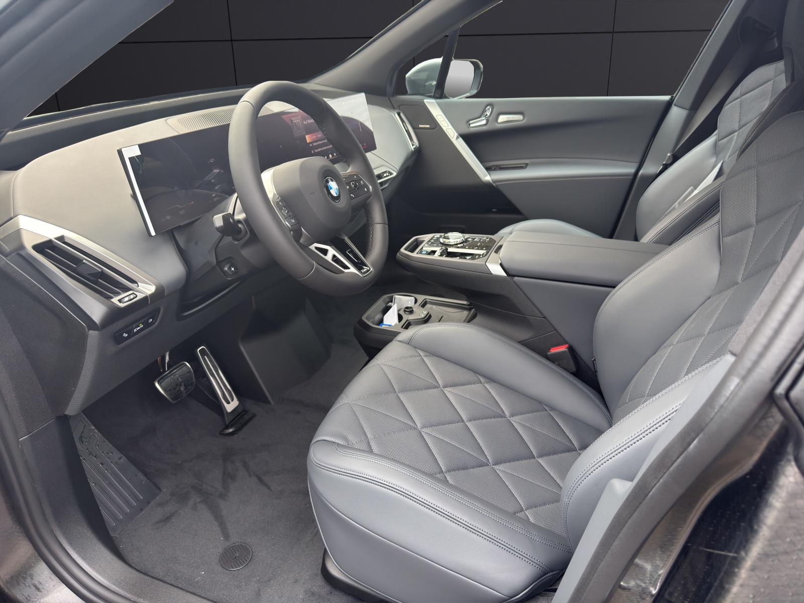 BMW iX xDrive60-showroom-element-3