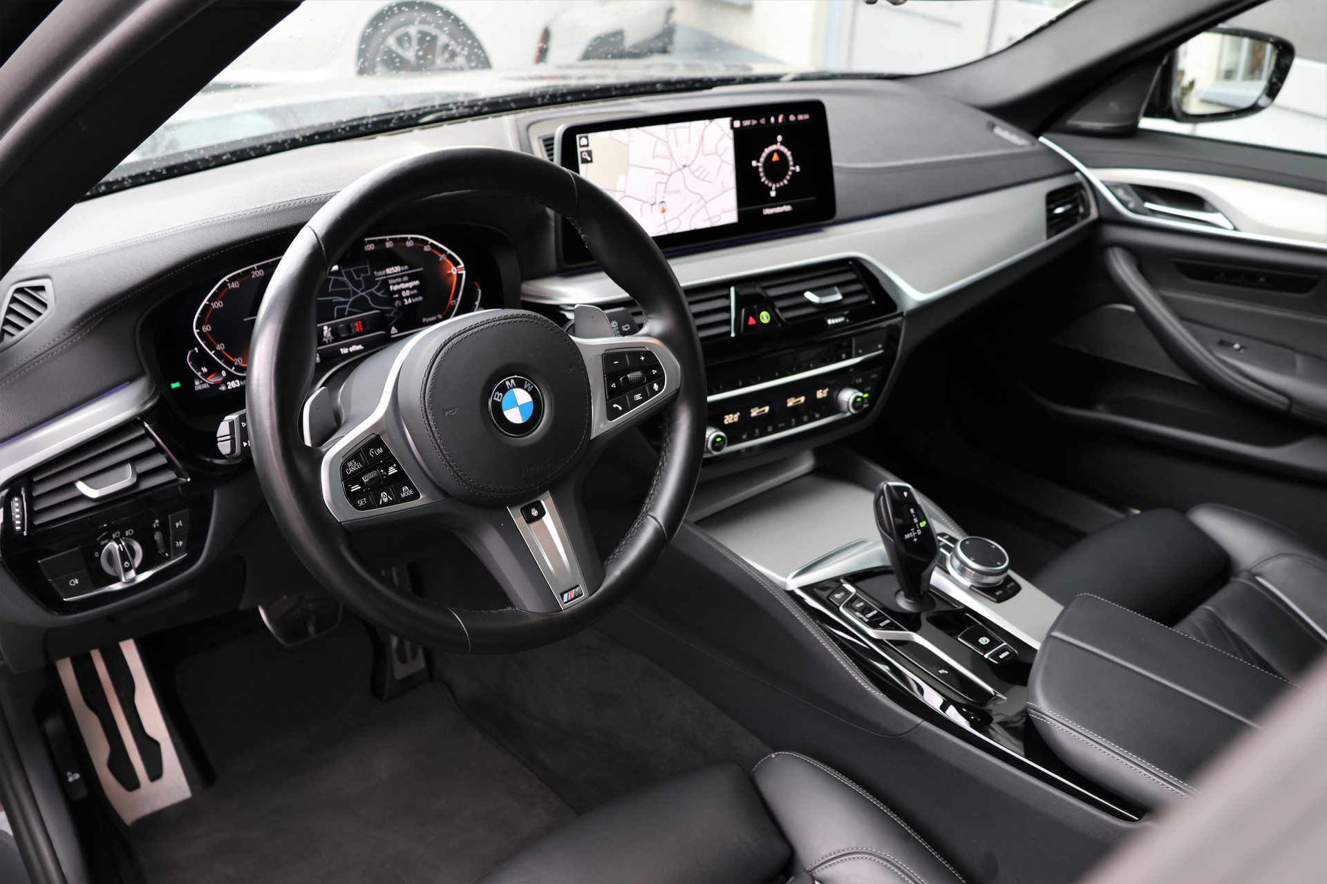 BMW 540d xDrive 48V Touring Pure M Sport Steptronic (CH)-image-9