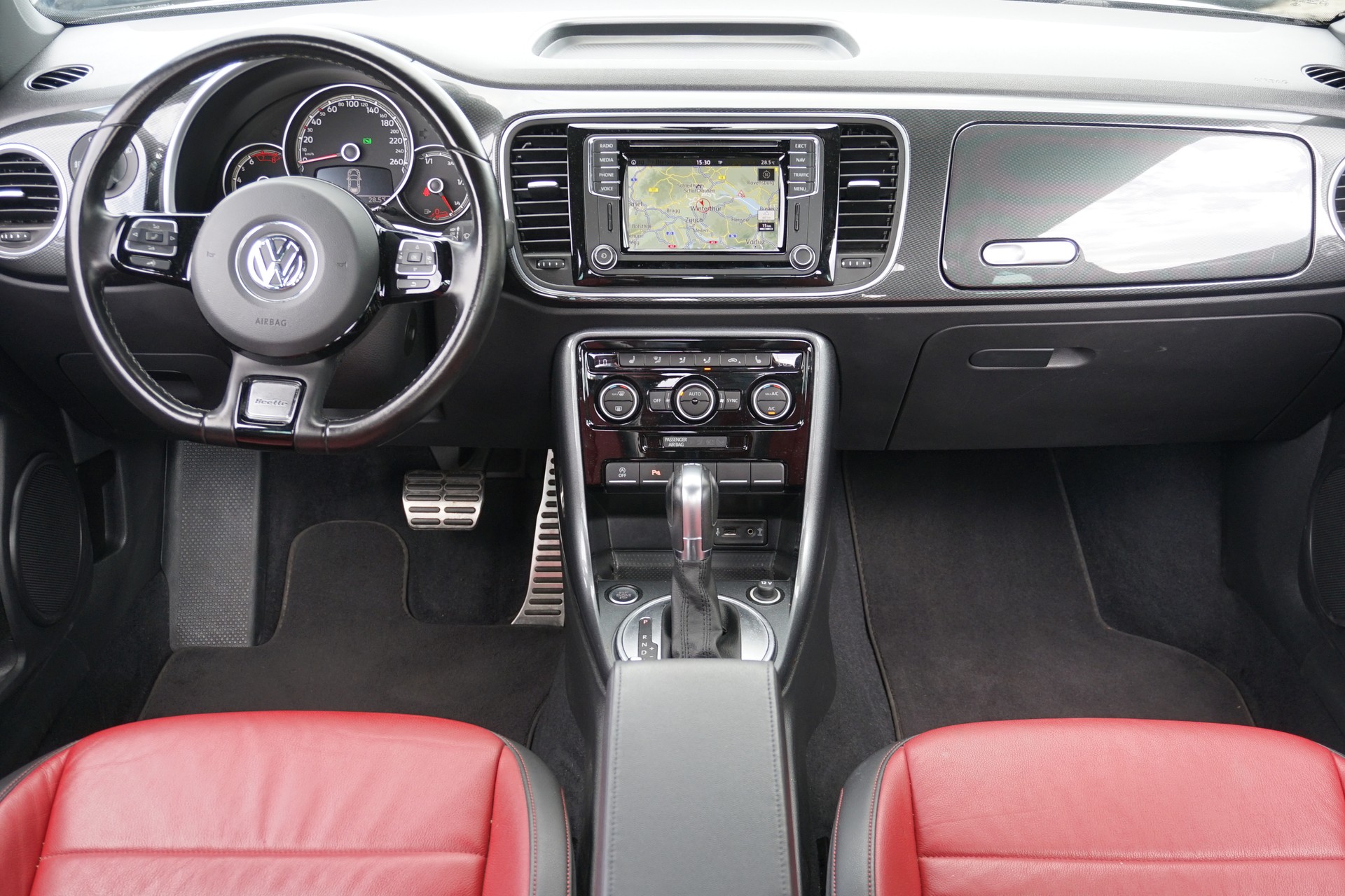 VW Beetle 1.4 TSI BMT R-Line 150PS Automat-image-12
