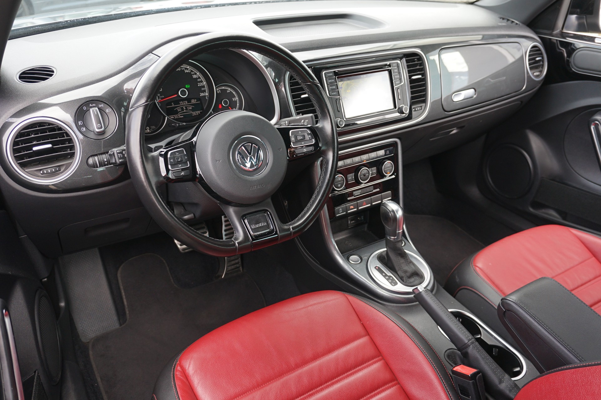 VW Beetle 1.4 TSI BMT R-Line 150PS Automat-image-14