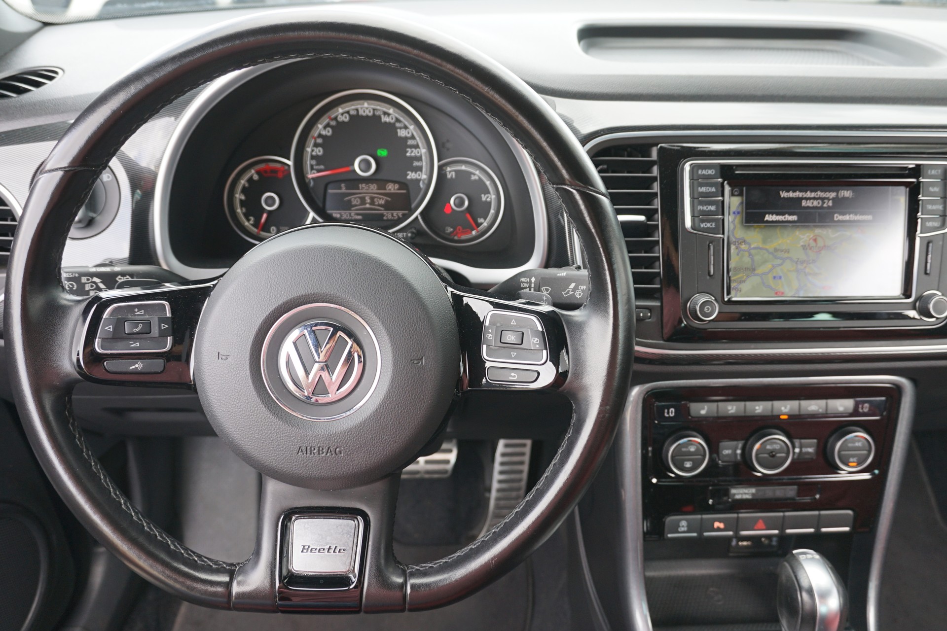 VW Beetle 1.4 TSI BMT R-Line 150PS Automat-image-13