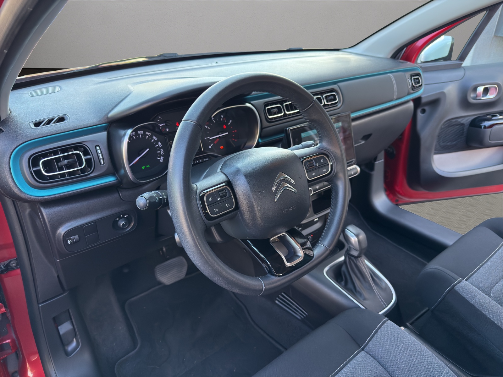 CITROEN C3 1.2i PureTech Swiss Edition EAT6-image-9