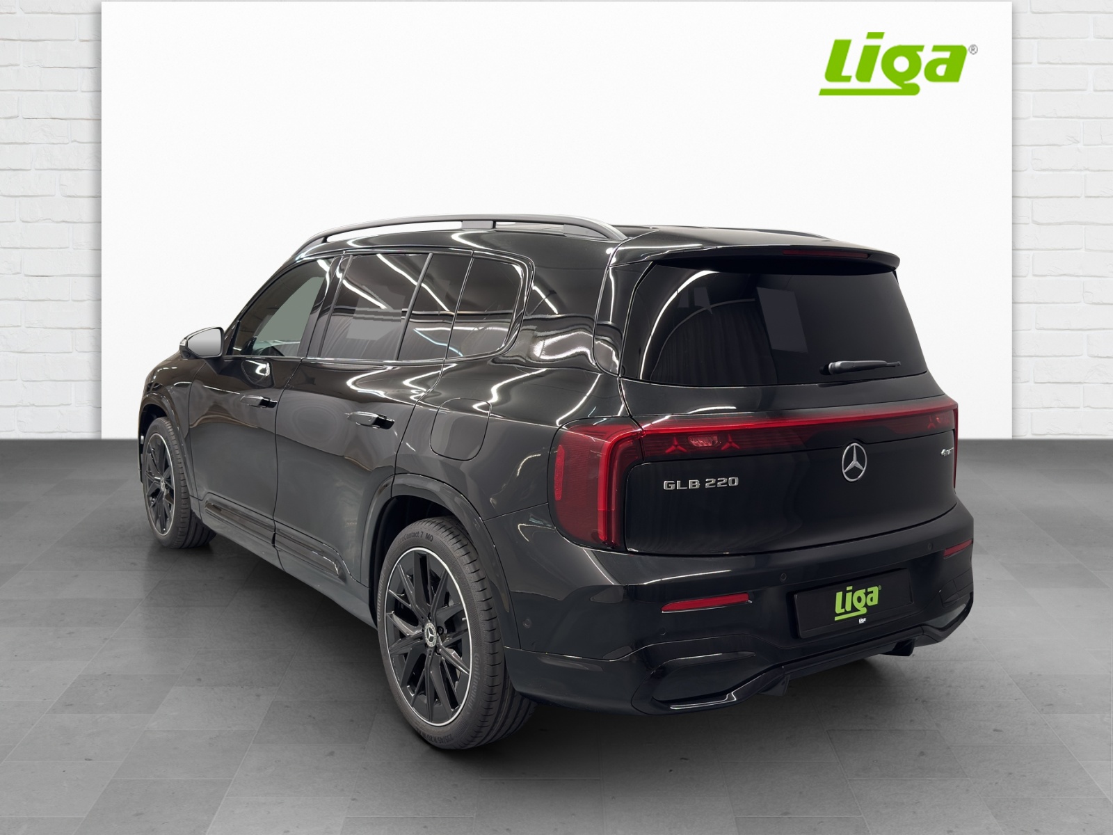 MERCEDES-BENZ GLB 220 4Matic-showroom-element-3