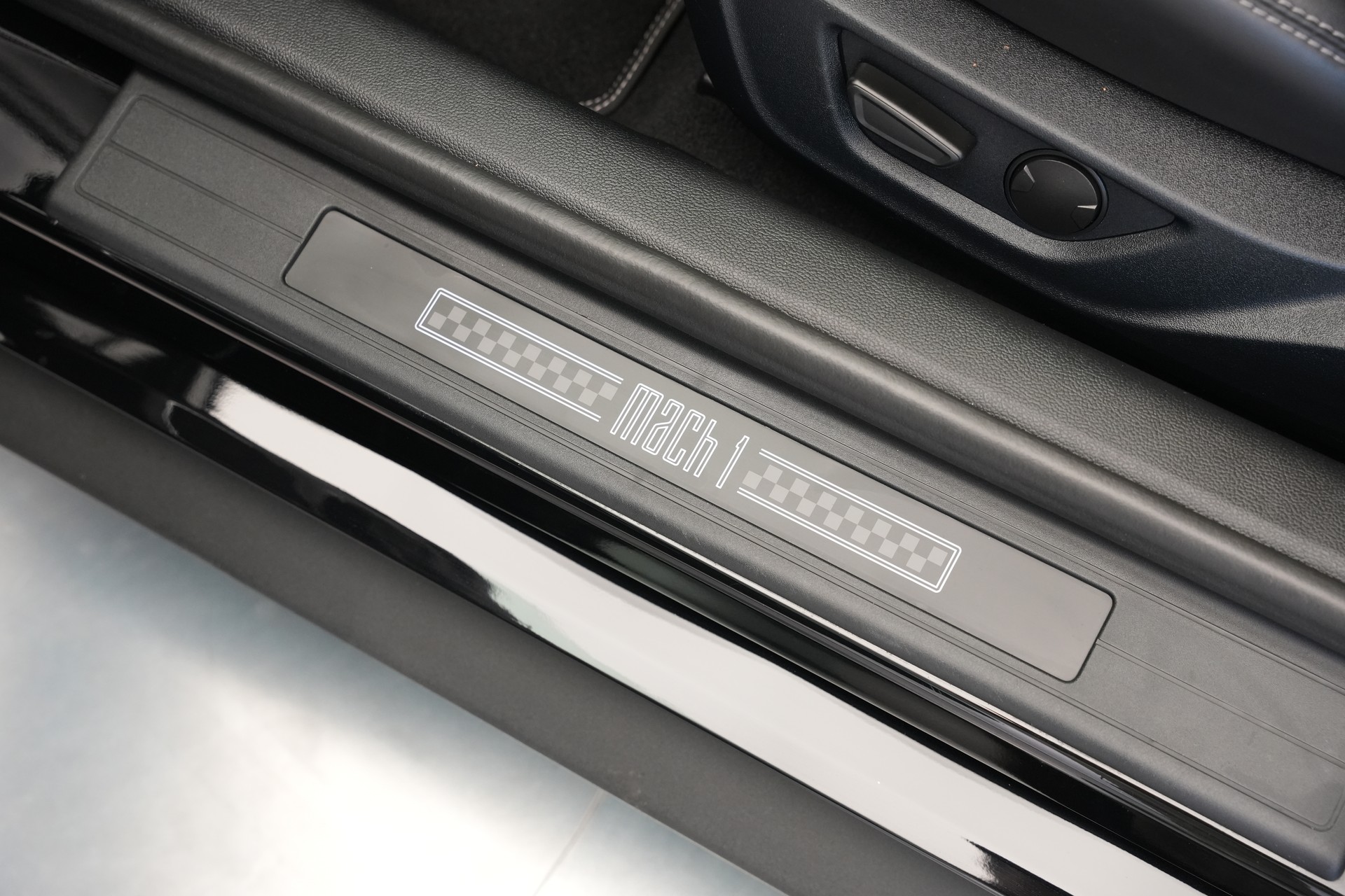 FORD Mustang Fastback 5.0 V8 Mach 1 *Handschalter*-image-15
