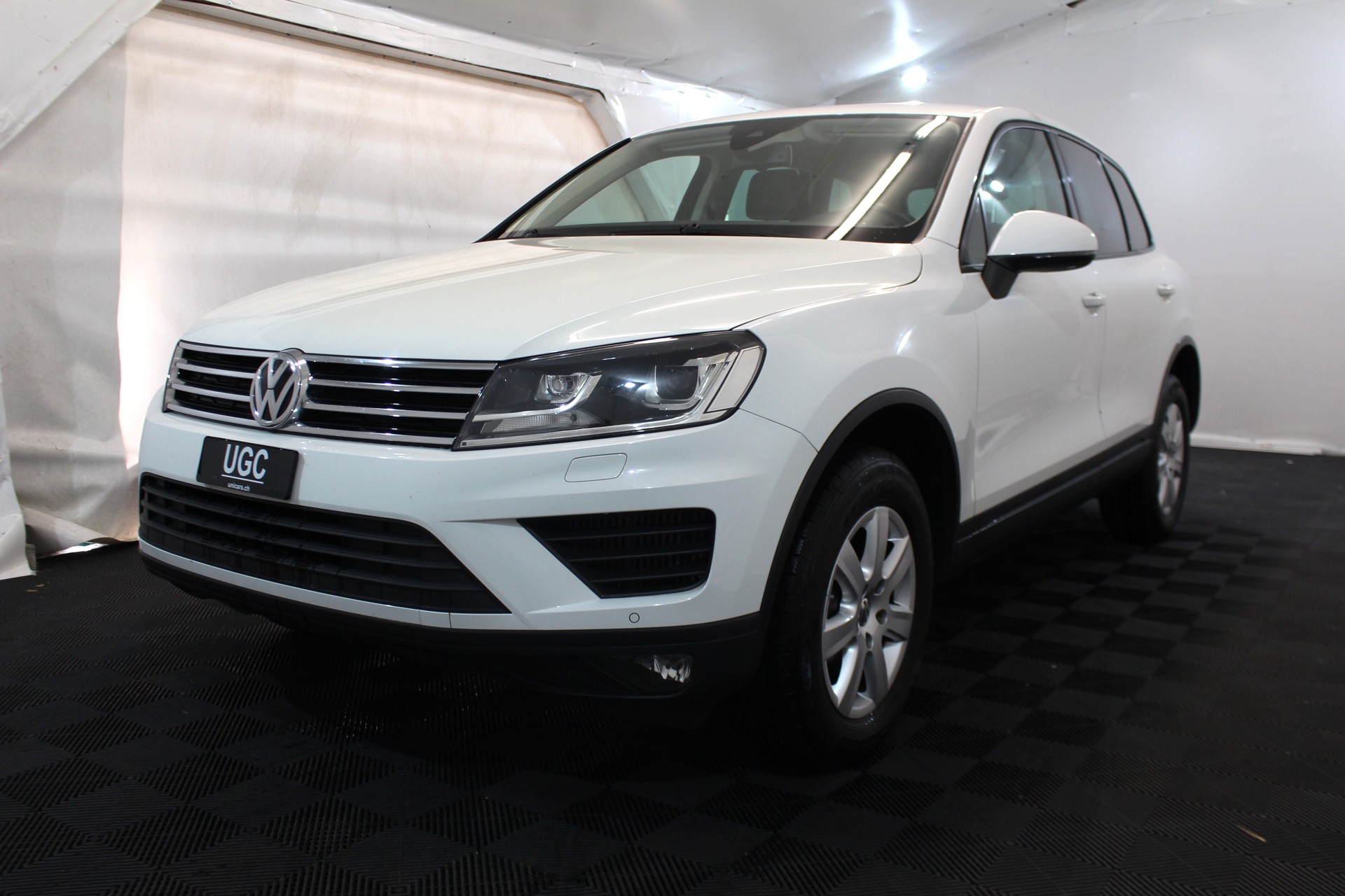 VW Touareg 3.0 V6 TDI BlueMT-showroom-element-2
