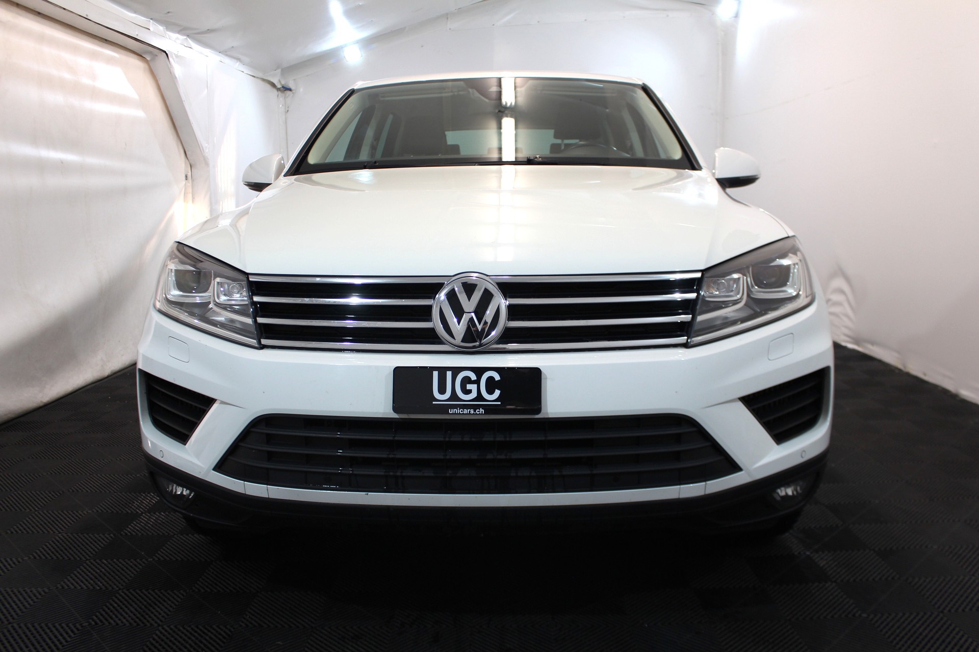 VW Touareg 3.0 V6 TDI BlueMT-showroom-element-1