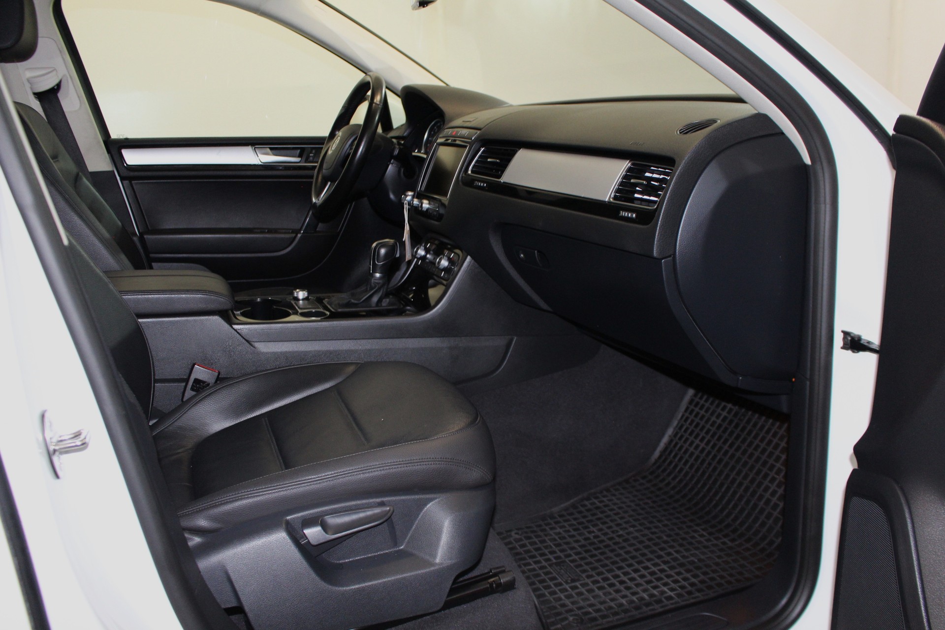 VW Touareg 3.0 V6 TDI BlueMT-image-10