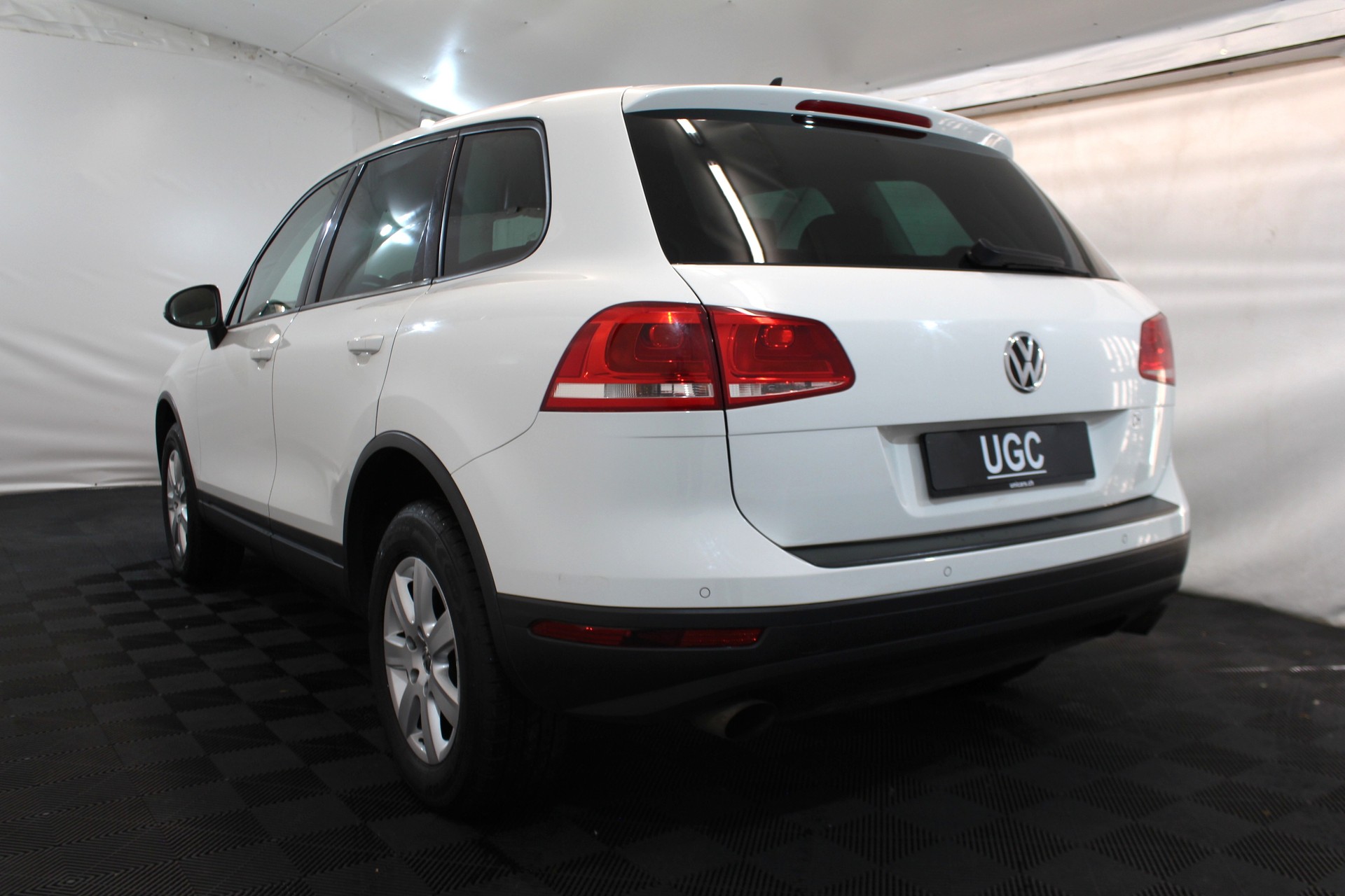 VW Touareg 3.0 V6 TDI BlueMT-showroom-element-3