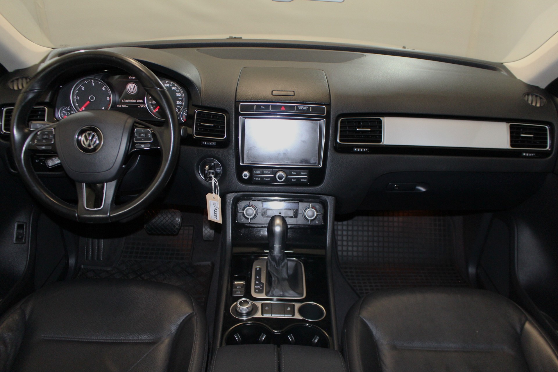 VW Touareg 3.0 V6 TDI BlueMT-image-12