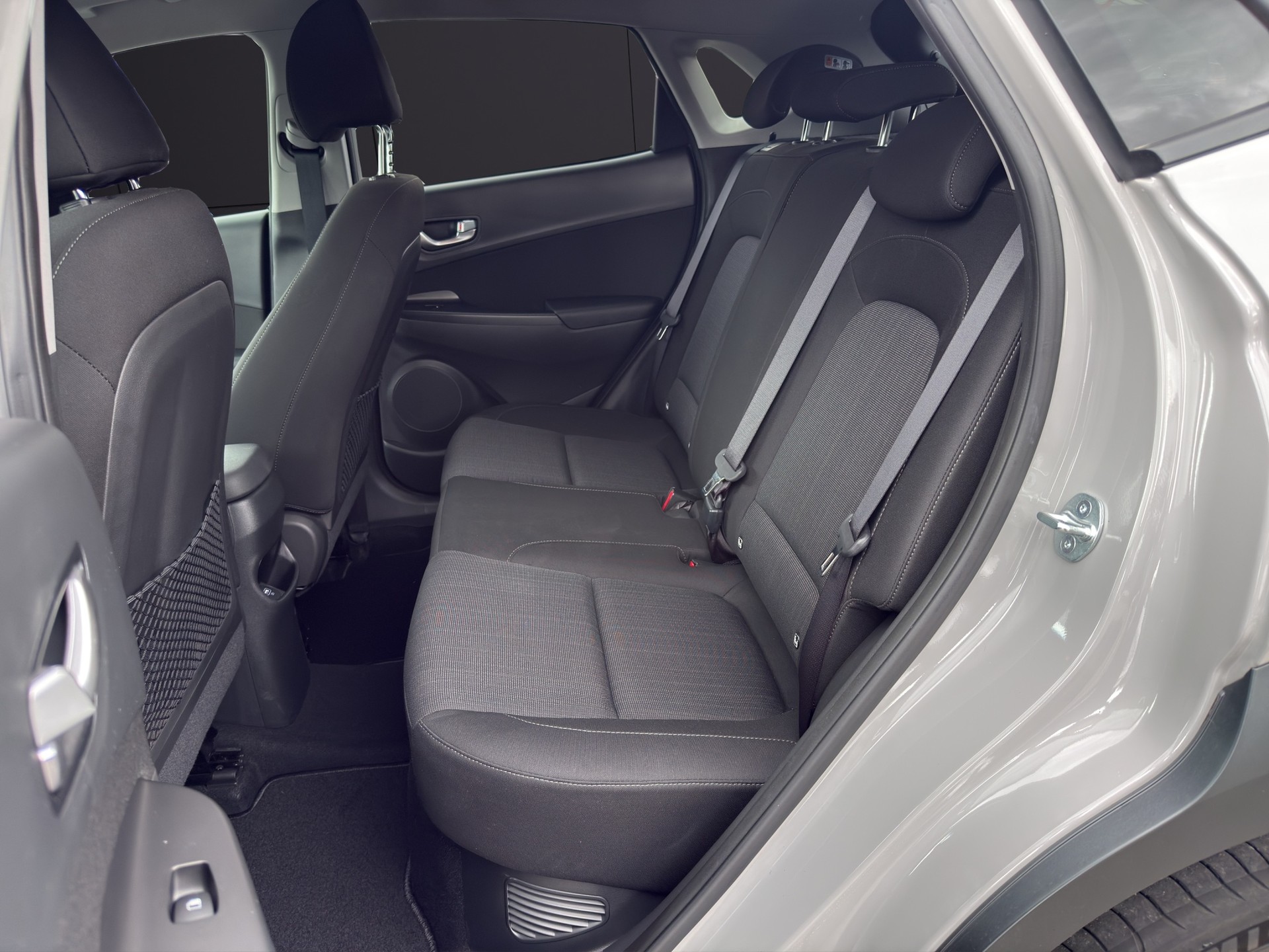 HYUNDAI Kona 1.6 GDi HEV Amplia DCT-image-15