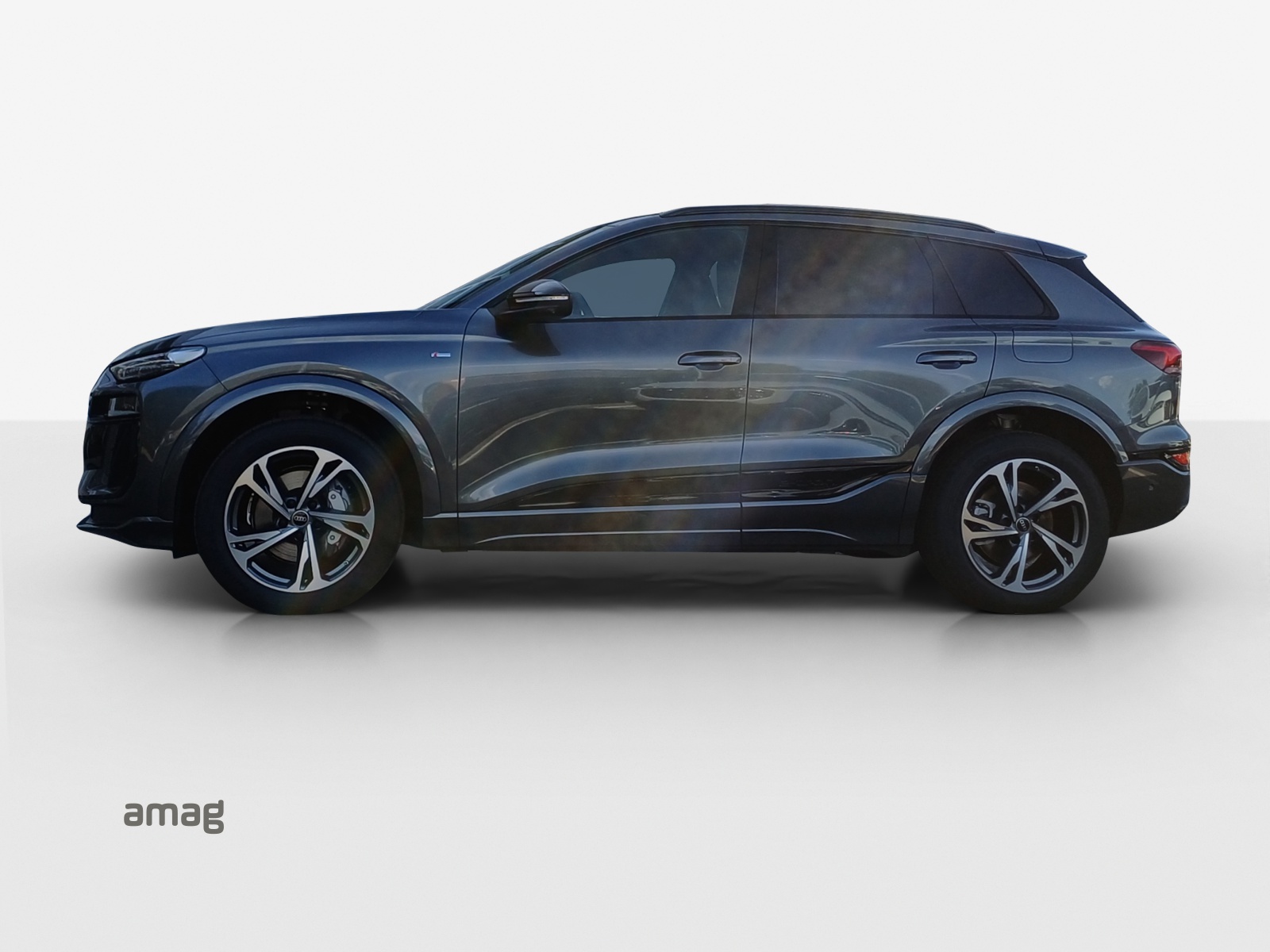 AUDI Q6 e-tron quattro-showroom-element-1