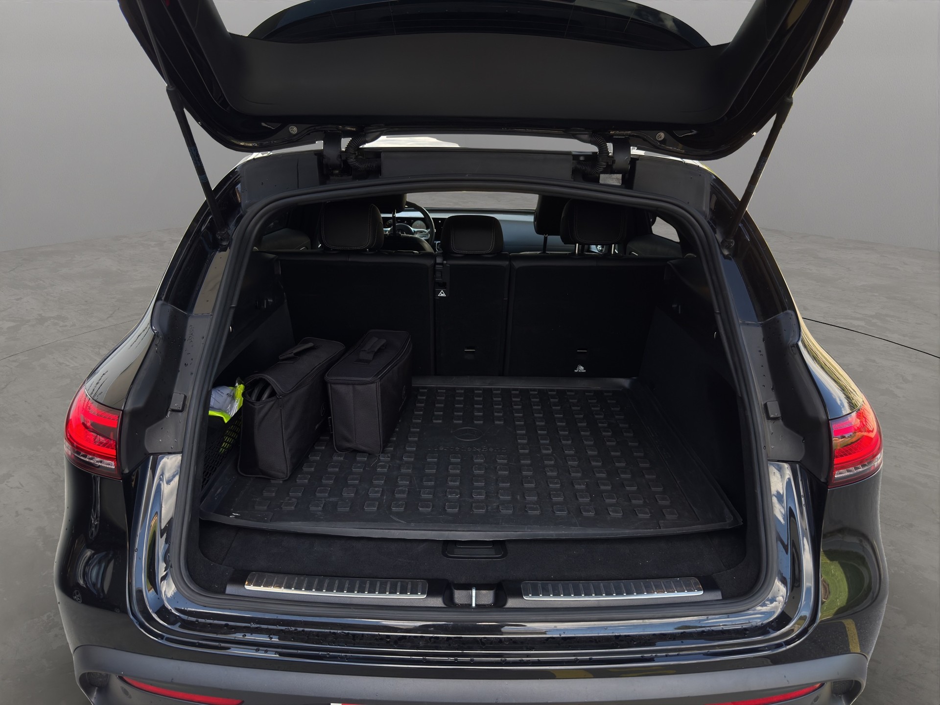 MERCEDES-BENZ EQC 400 4Matic AMG Line **Batteriekapazität 96.55%**-image-15