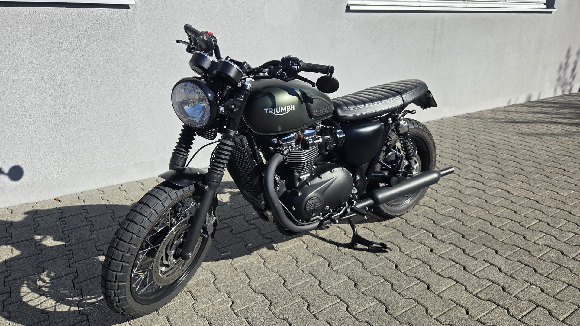 TRIUMPH Bonneville T120 Black-image-4