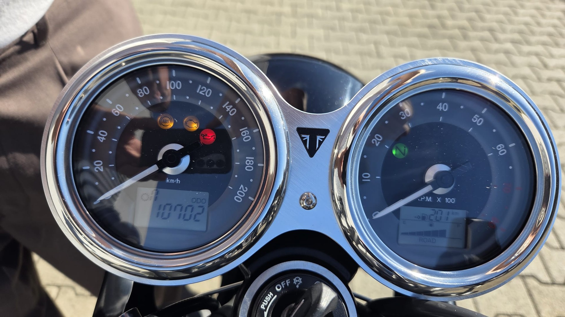 TRIUMPH Bonneville T120 Black-image-5