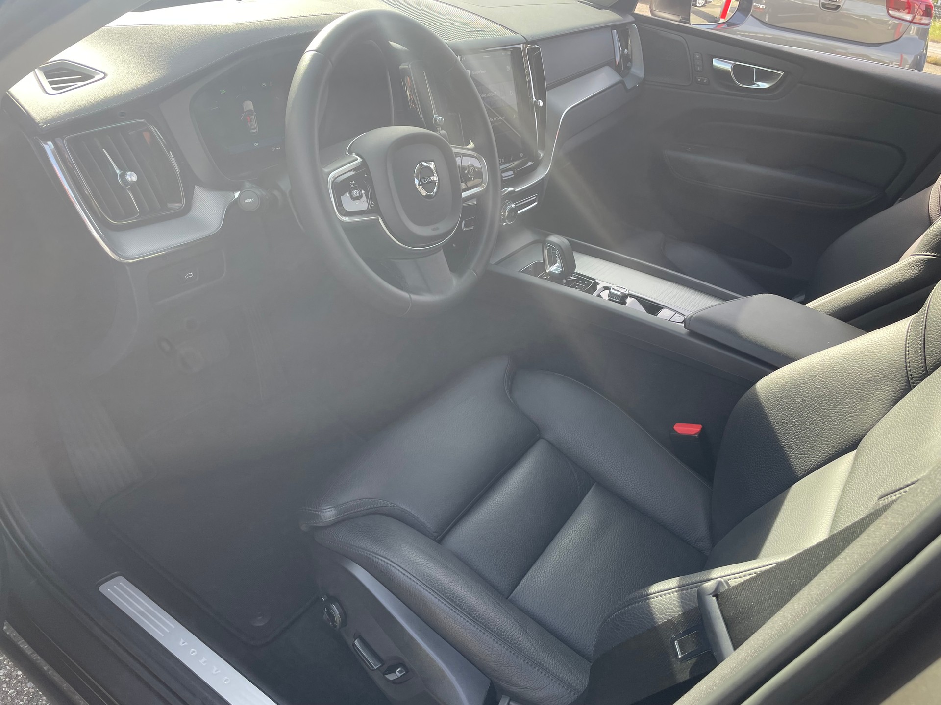 VOLVO XC60 B5 Benzin Mild Hybrid AWD Ultimate Bright Geartronic-image-6