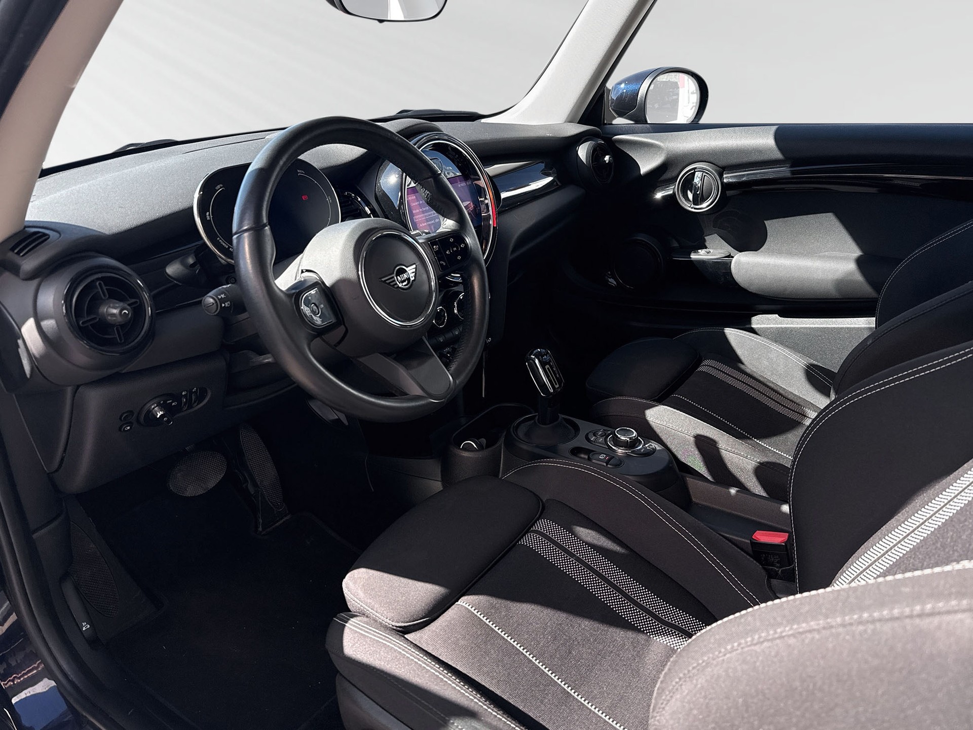 MINI Cooper SE-showroom-element-3