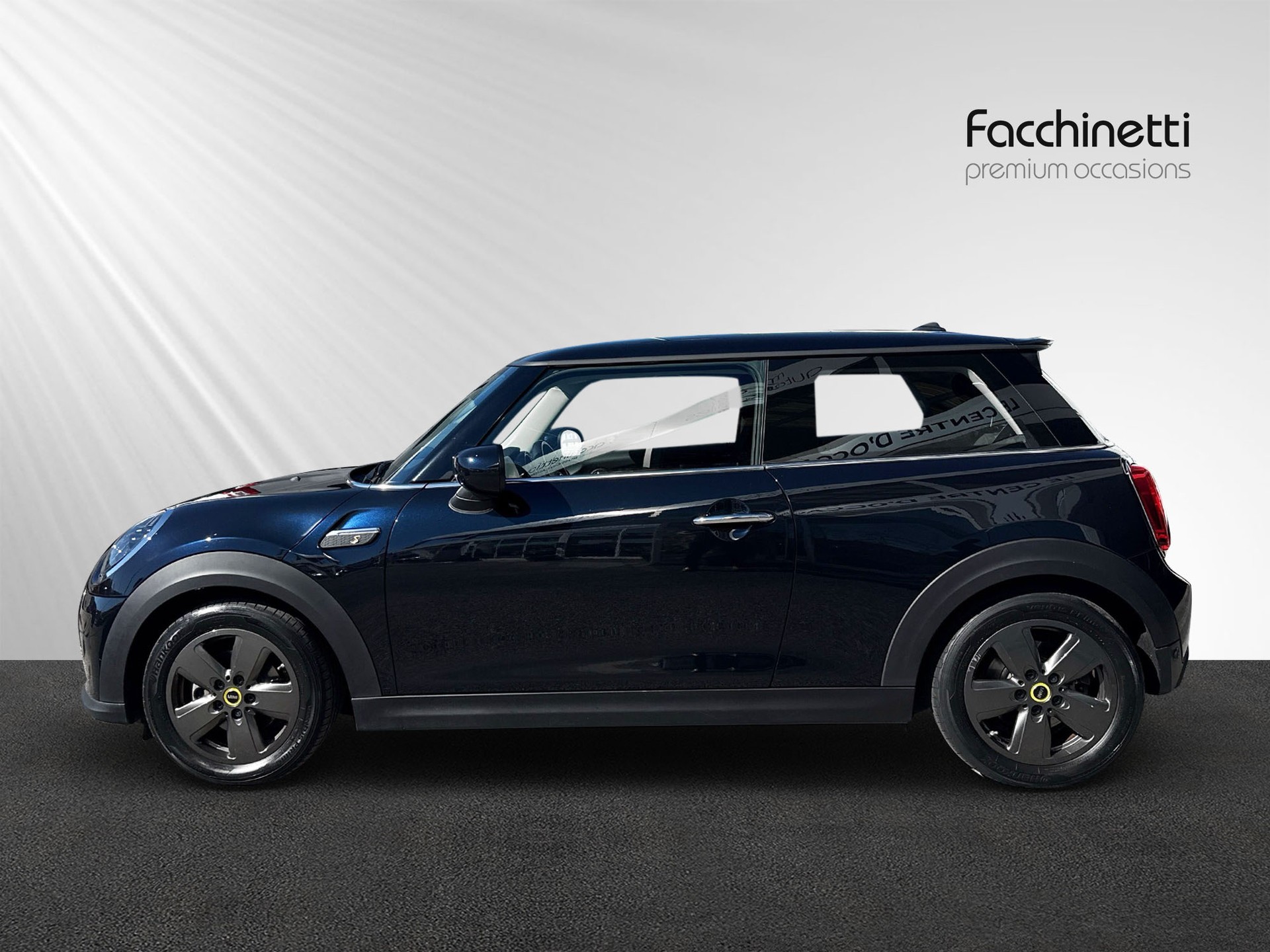 MINI Cooper SE-showroom-element-1