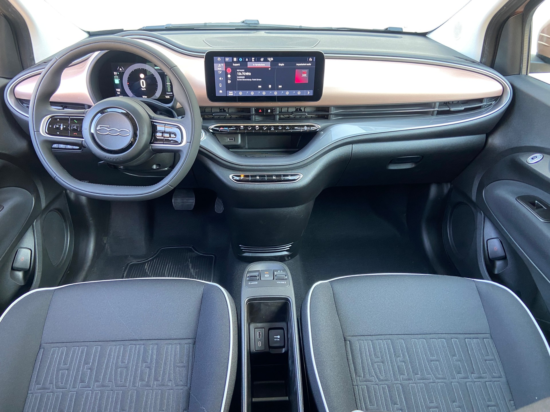 FIAT 500 electric 118PS Vita-showroom-element-2