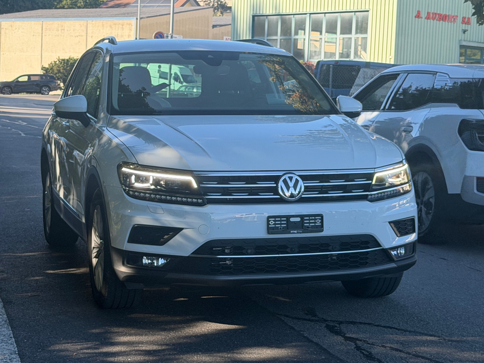 VW Tiguan 2.0TSI Highline 4Motion DSG-showroom-element-2