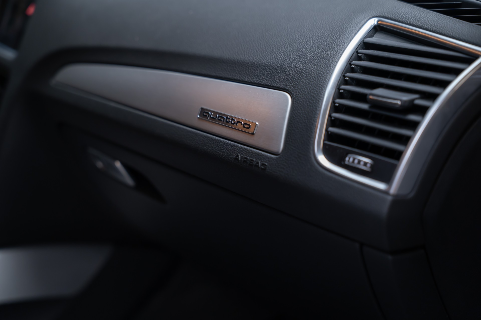 AUDI SQ5 3.0 V6 Bi-TDI quattro T-Tronic / Rückfahrkamera / Bang&Olufsen / Standheizung-image-24