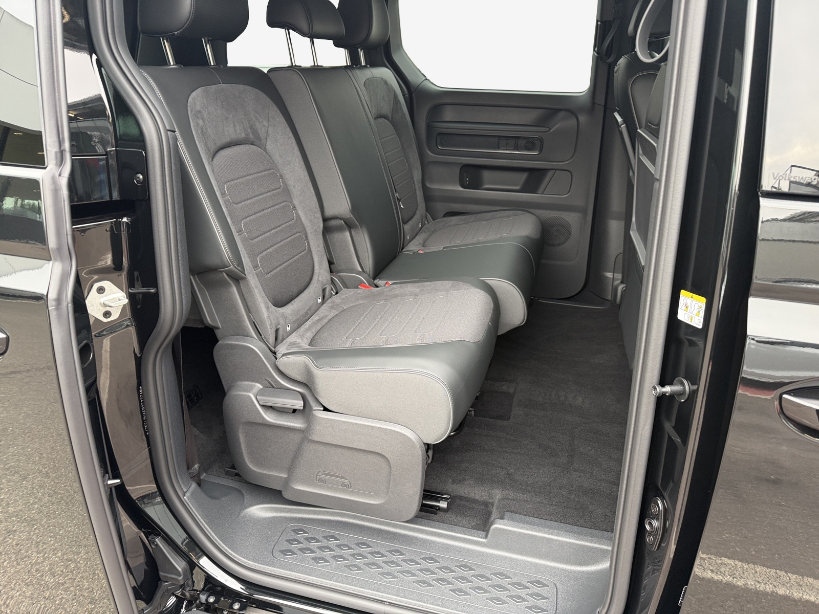VW ID.Buzz NWB Pro 4 Motion-image-12