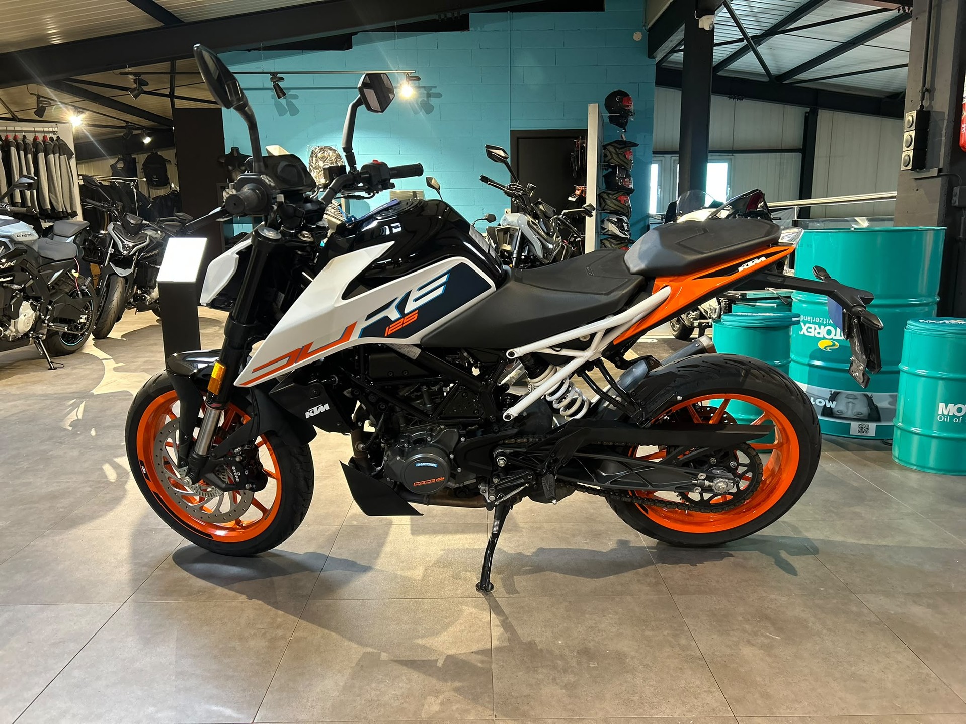 KTM 125 Duke-image-2