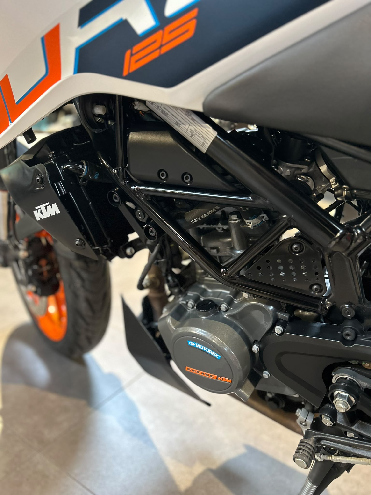 KTM 125 Duke-image-4