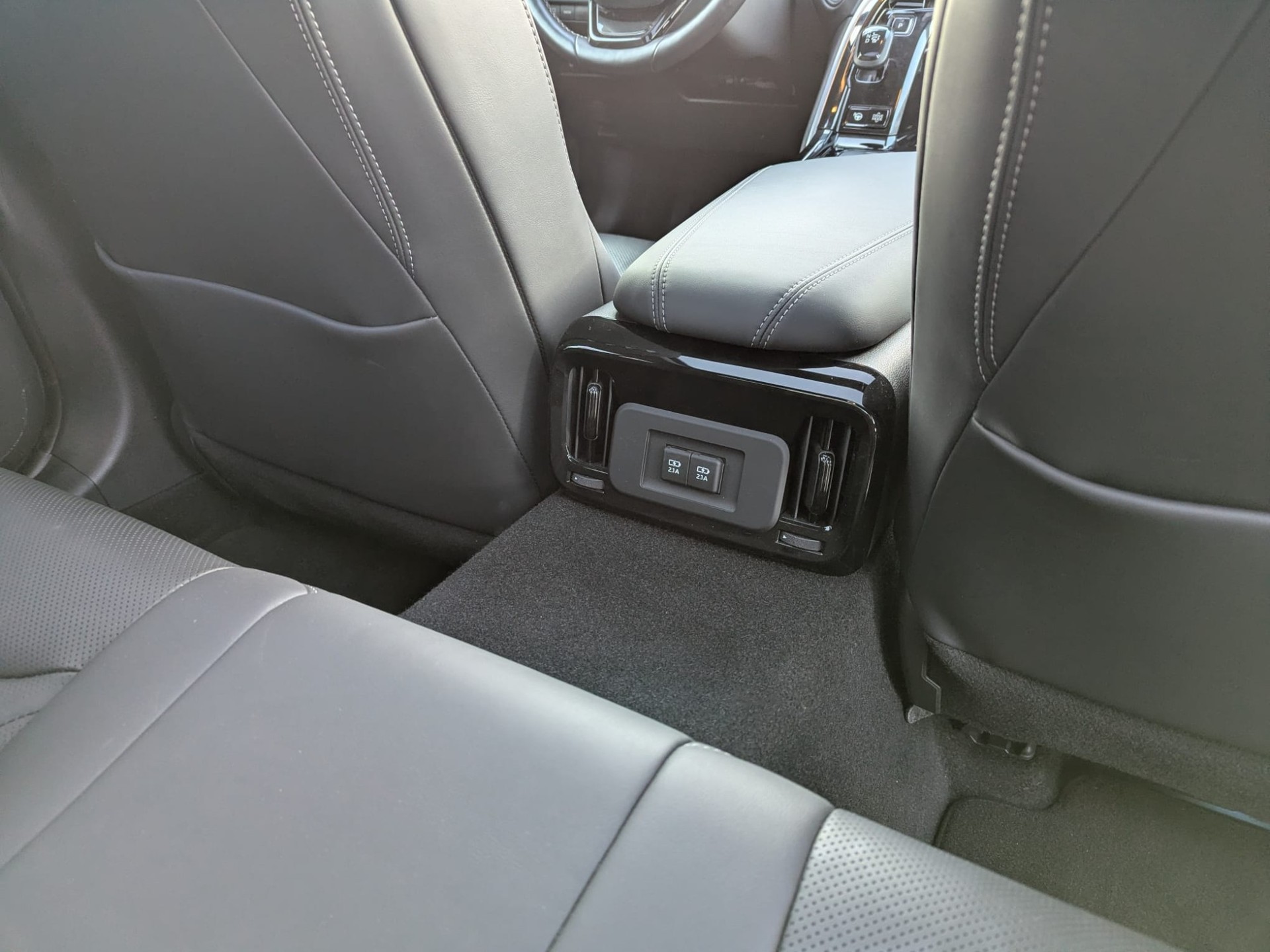 TOYOTA Mirai Fuel cell Platinum-image-10