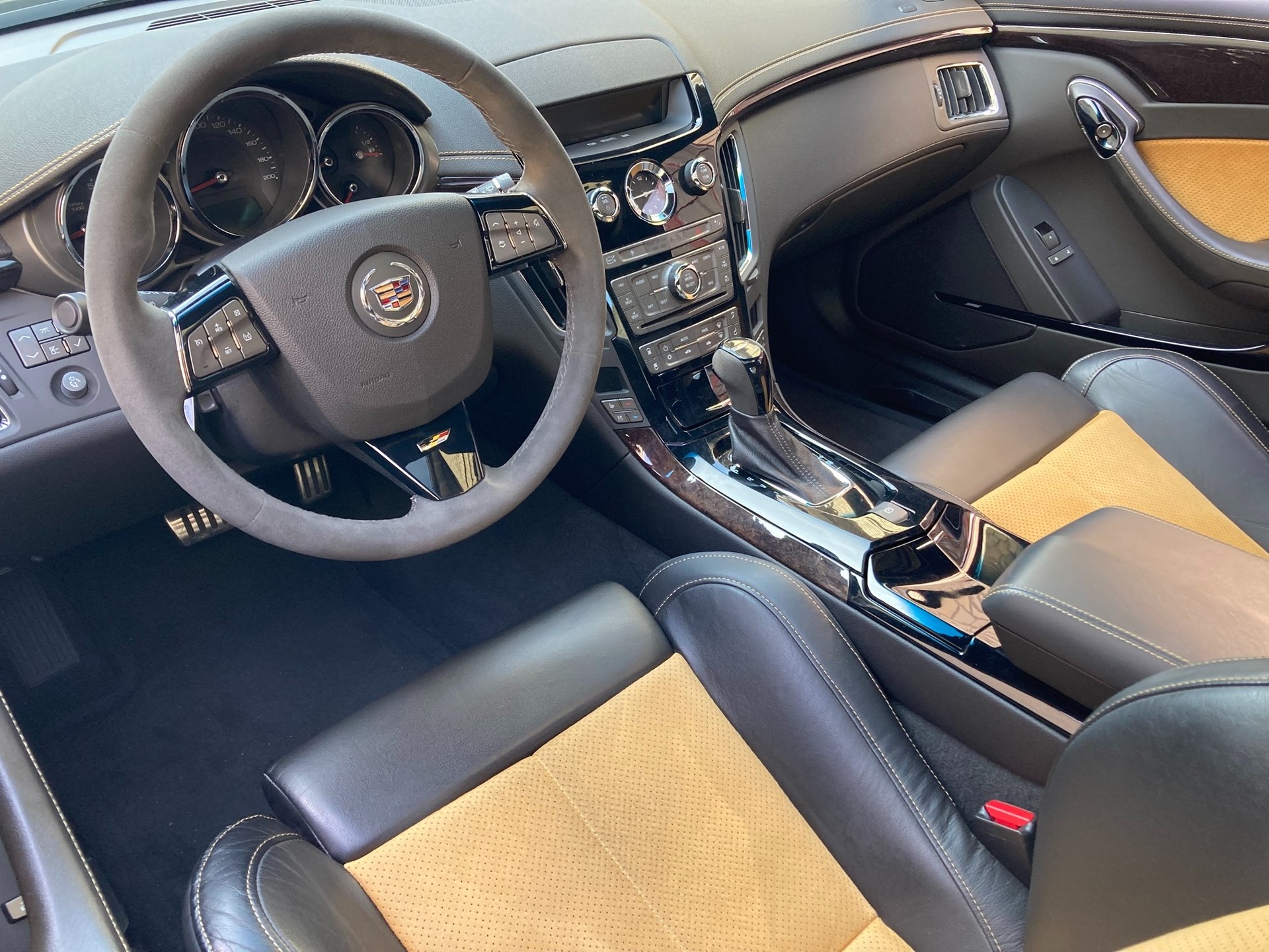 CADILLAC CTS-V Coupé 6.2 V8 SC Automatic-image-4