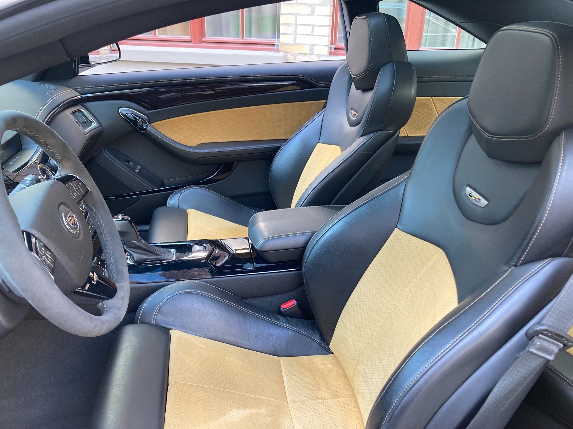 CADILLAC CTS-V Coupé 6.2 V8 SC Automatic-image-5