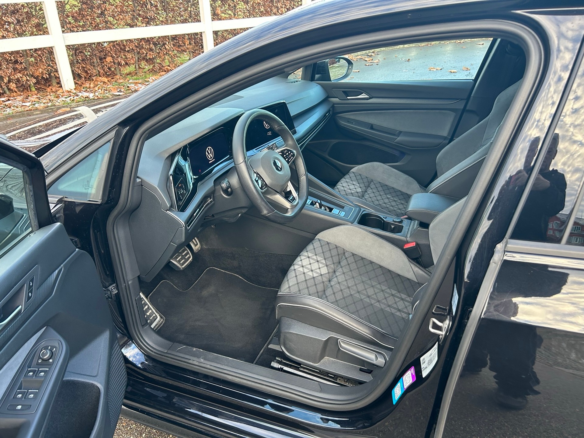 VW Golf 1.5 eTSI mHEV ACT R-Line DSG-image-9