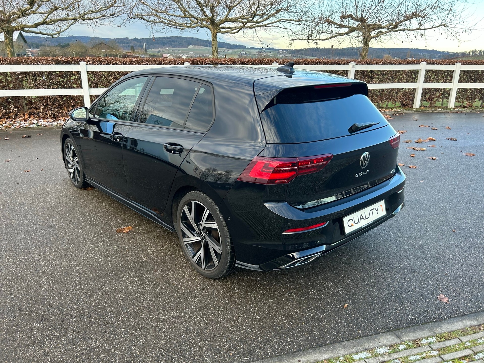 VW Golf 1.5 eTSI mHEV ACT R-Line DSG-image-2