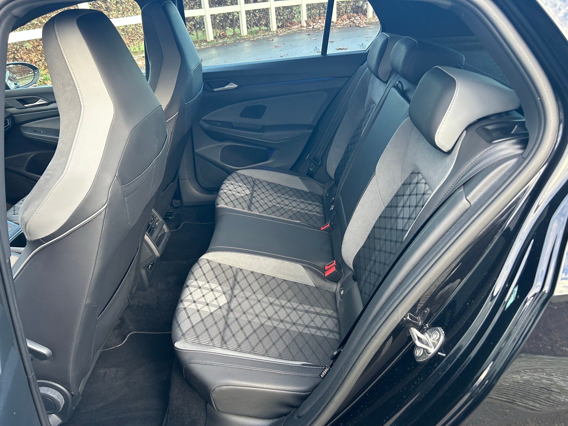 VW Golf 1.5 eTSI mHEV ACT R-Line DSG-image-10