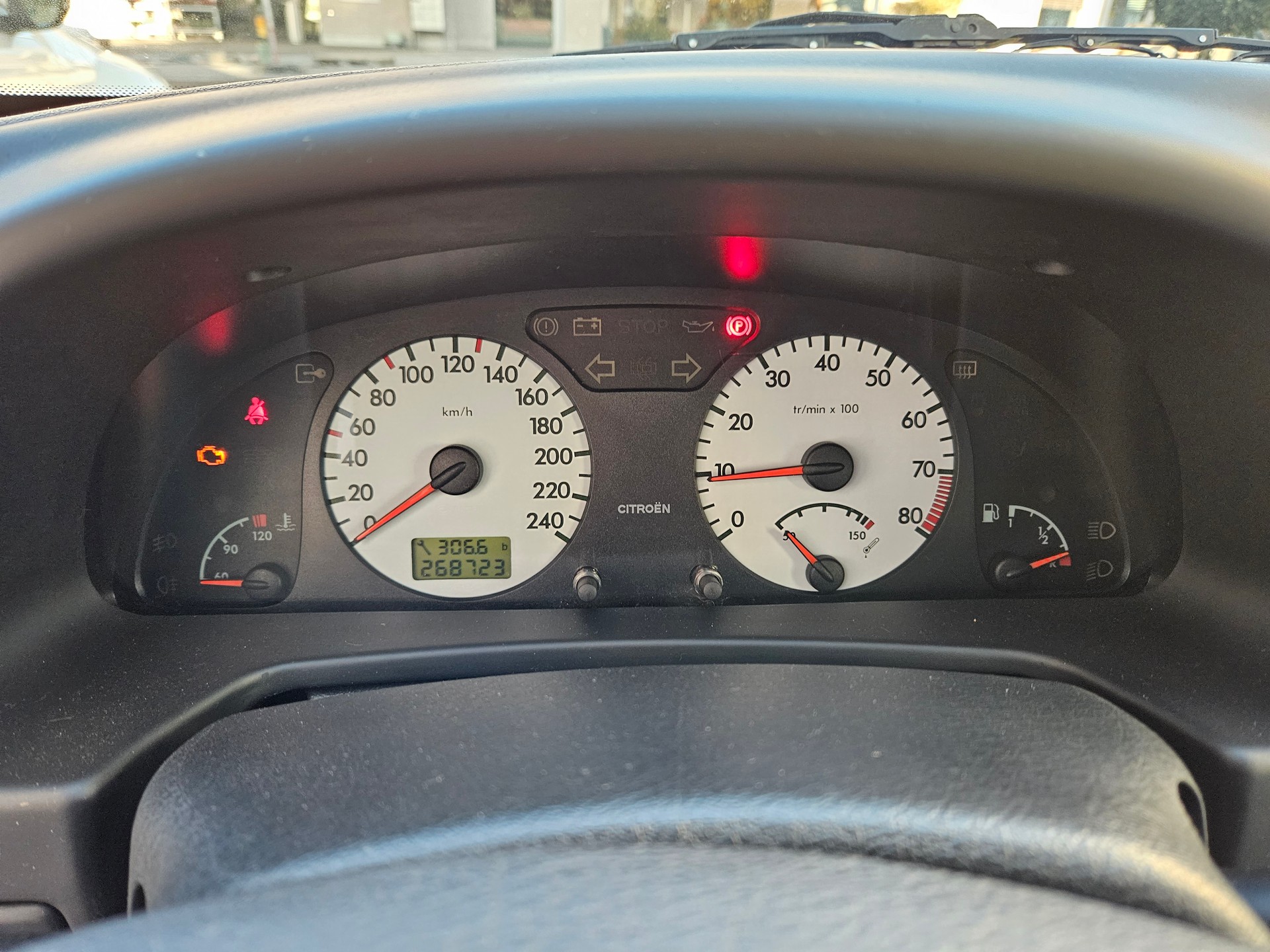 CITROEN Xsara Coupé 2.0i 16V VTS-image-8
