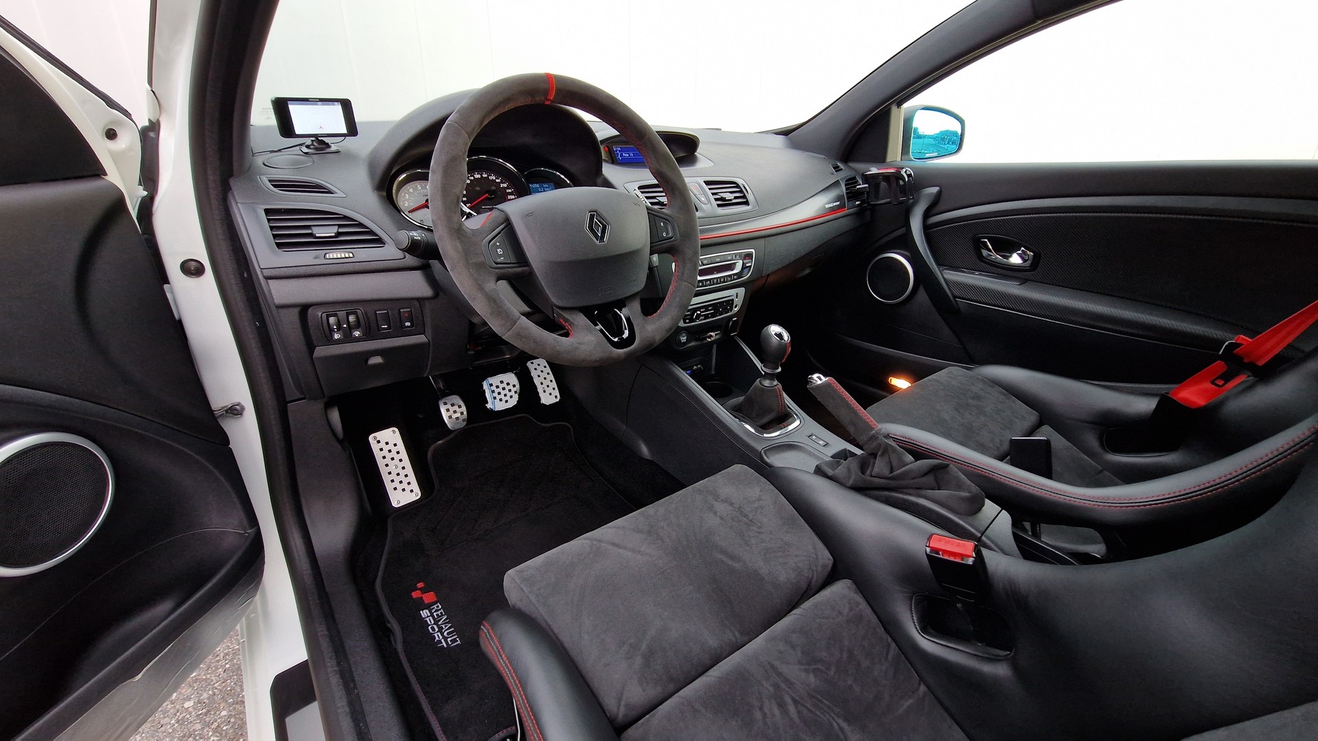 RENAULT Mégane Coupé 2.0 16V Turbo RS Trophy-R-image-7