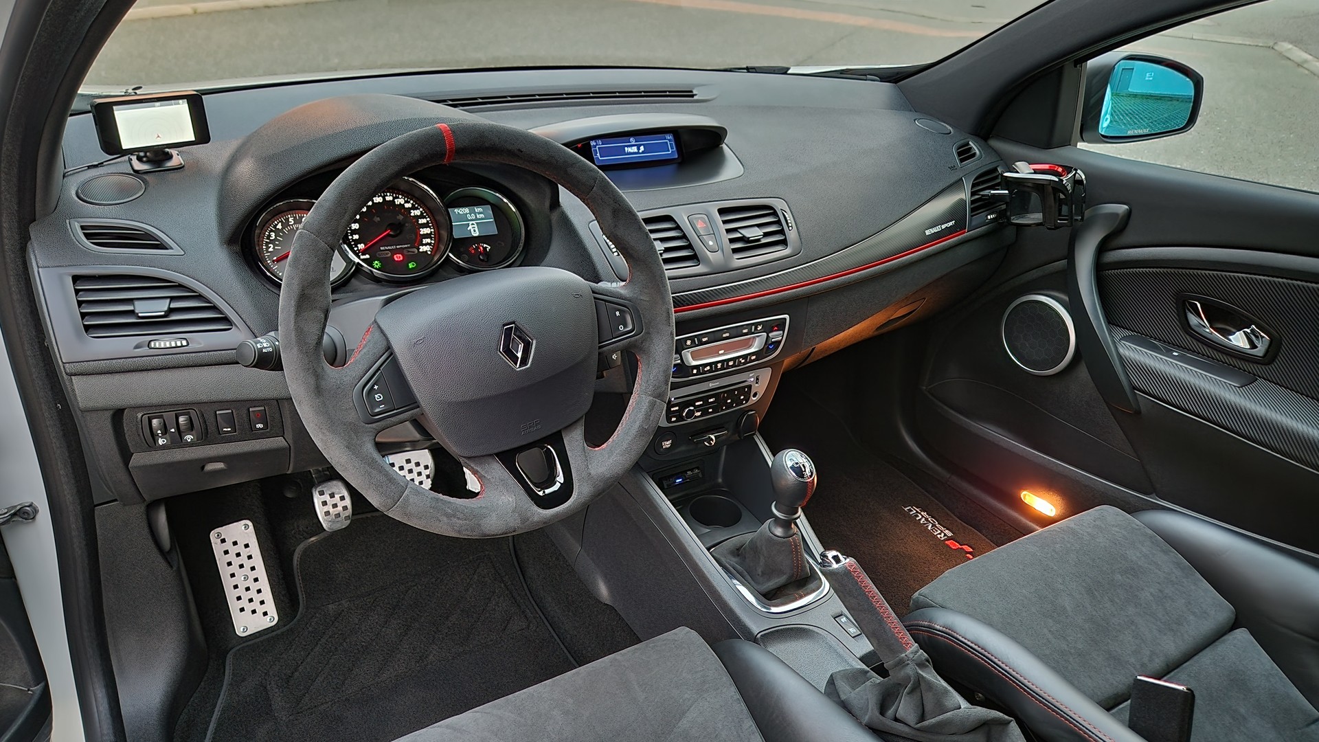 RENAULT Mégane Coupé 2.0 16V Turbo RS Trophy-R-image-24