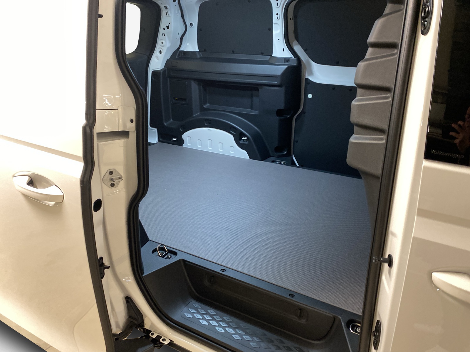 VW ID. Buzz Cargo Pro-image-14