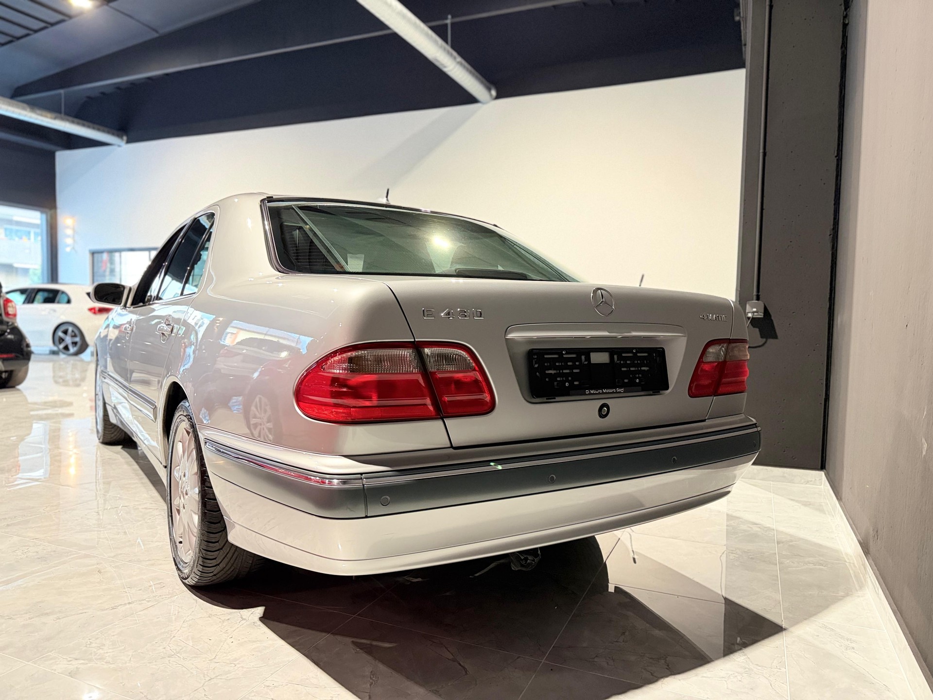 MERCEDES-BENZ E 430 Elégance 4-Matic Automatic-image-3