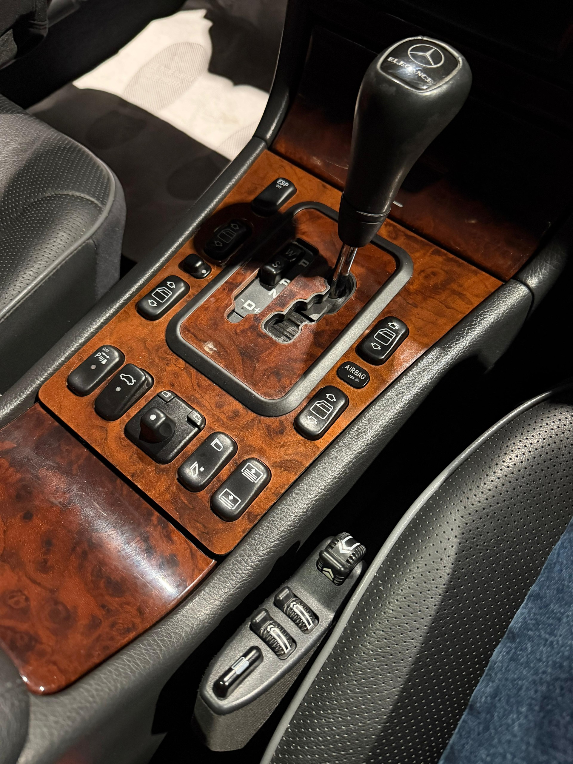 MERCEDES-BENZ E 430 Elégance 4-Matic Automatic-image-12