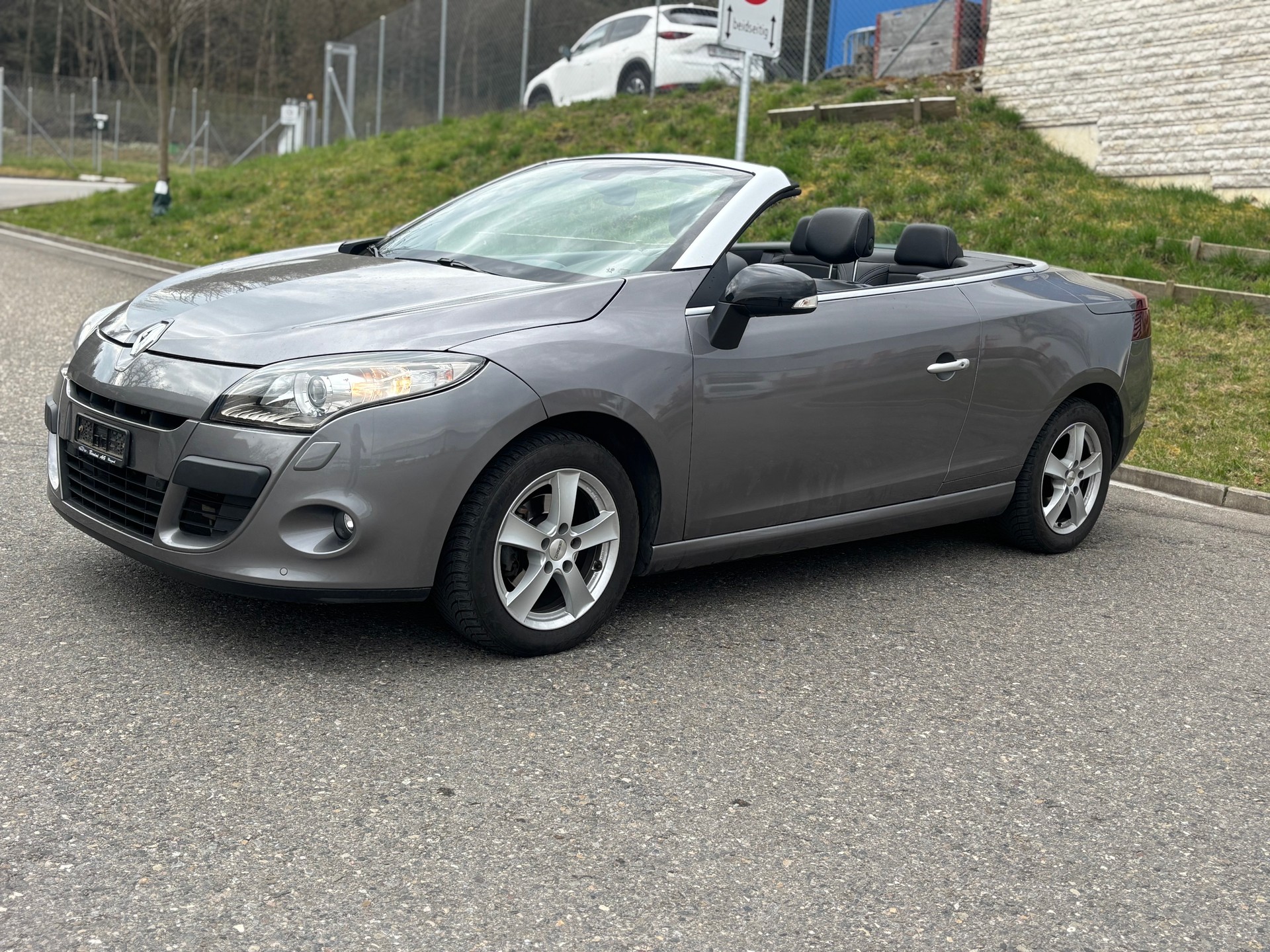 RENAULT Mégane CC 2.0 16V Dynamique CVT-showroom-element-1